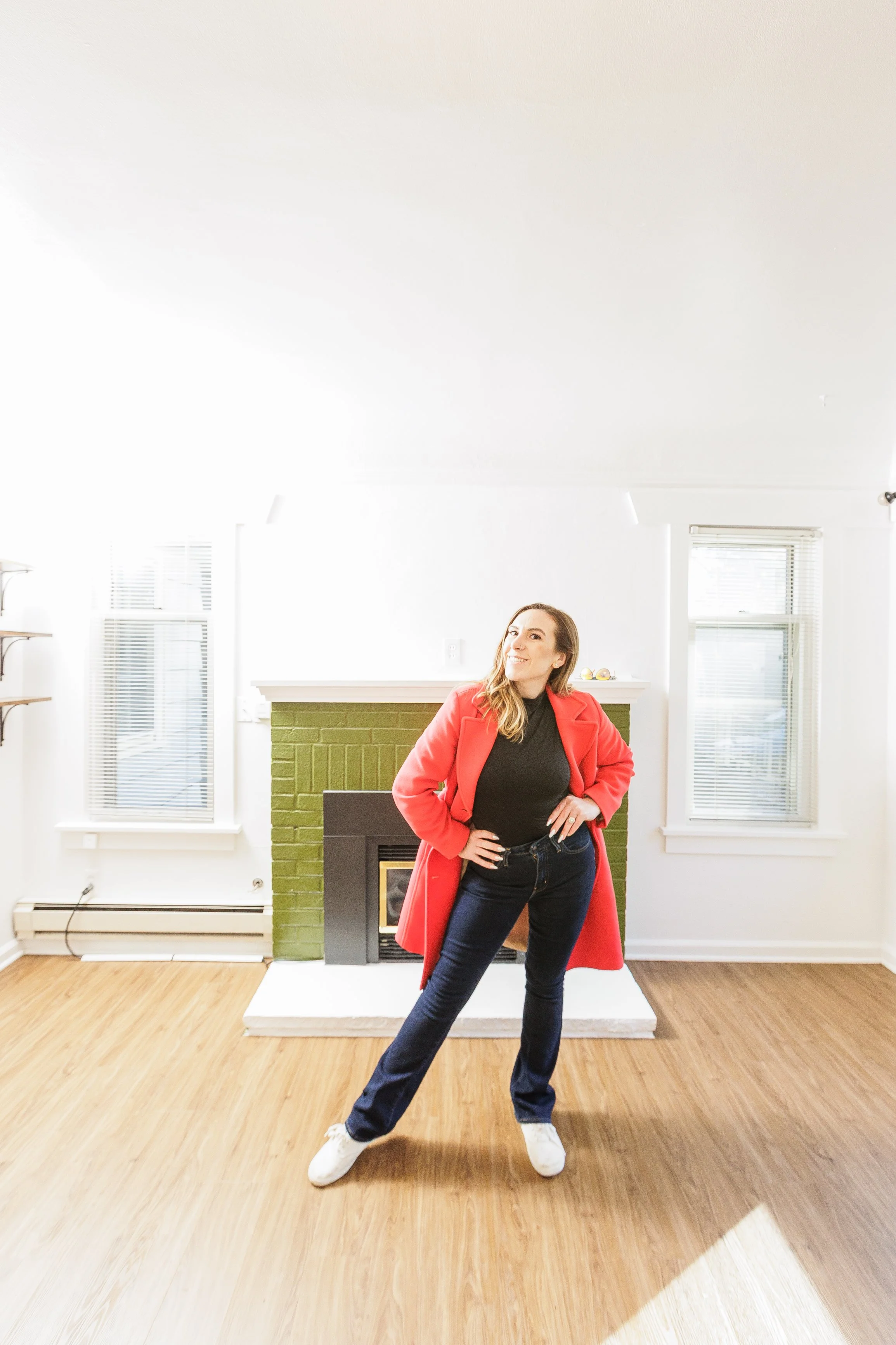 tayler berasrd, portrait, real estate photographer, shoreline, vintage pink coat, vintage green fireplace, charming home, photoghrapher and event planner. full service event photography