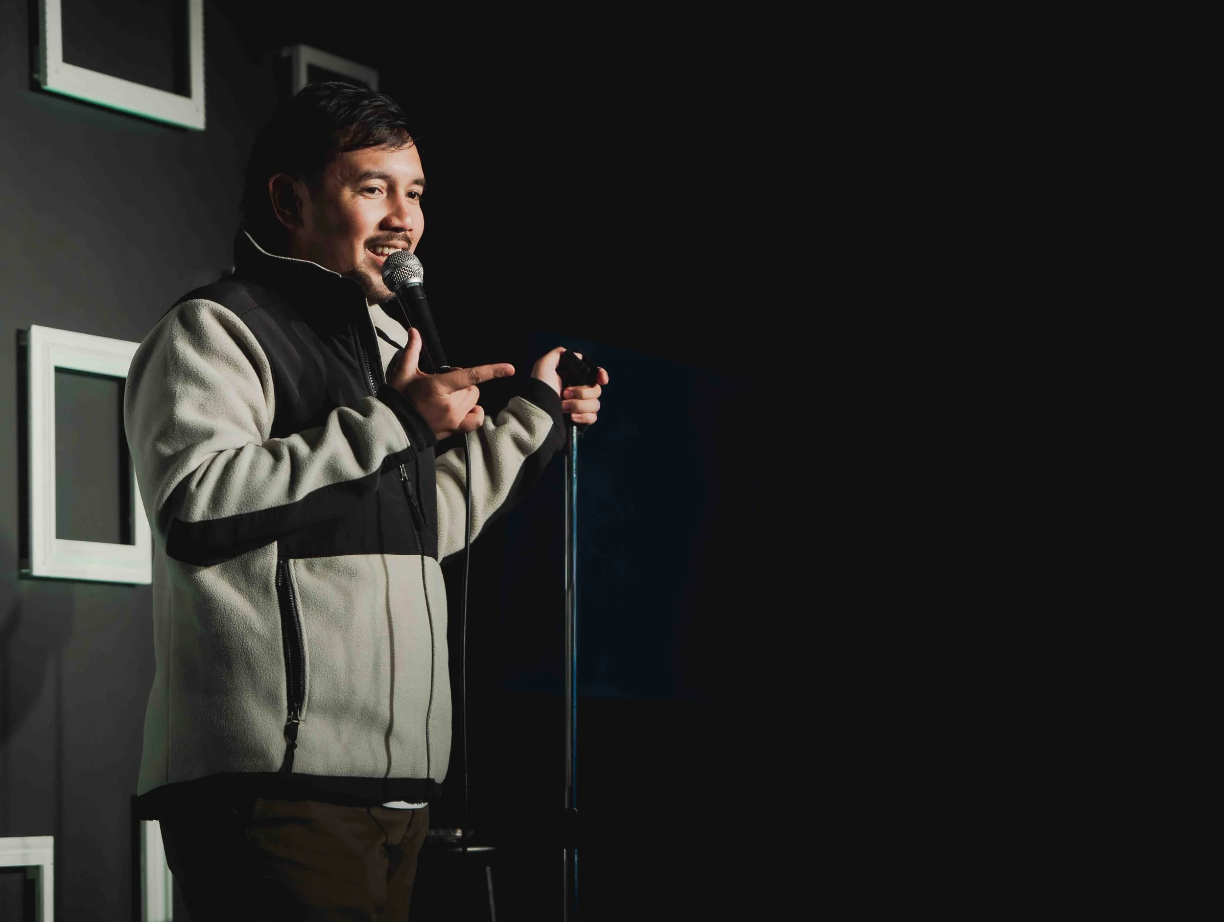 ricci armani, on stage, stand up comedy, comedian, club comedy seattle,