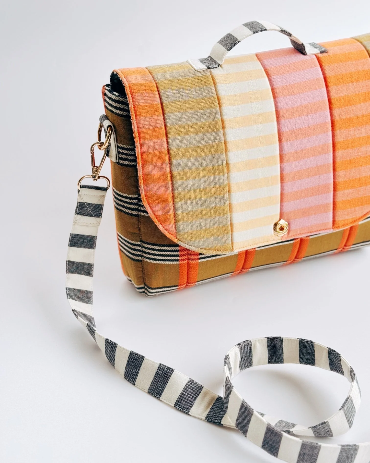 ZW4028 Rambler Bag 2.jpg