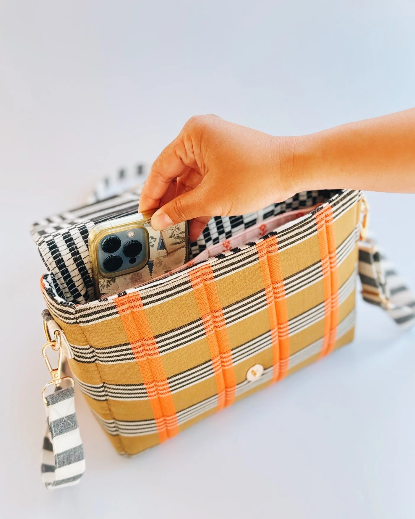 ZW4028 Rambler Bag 5.JPG