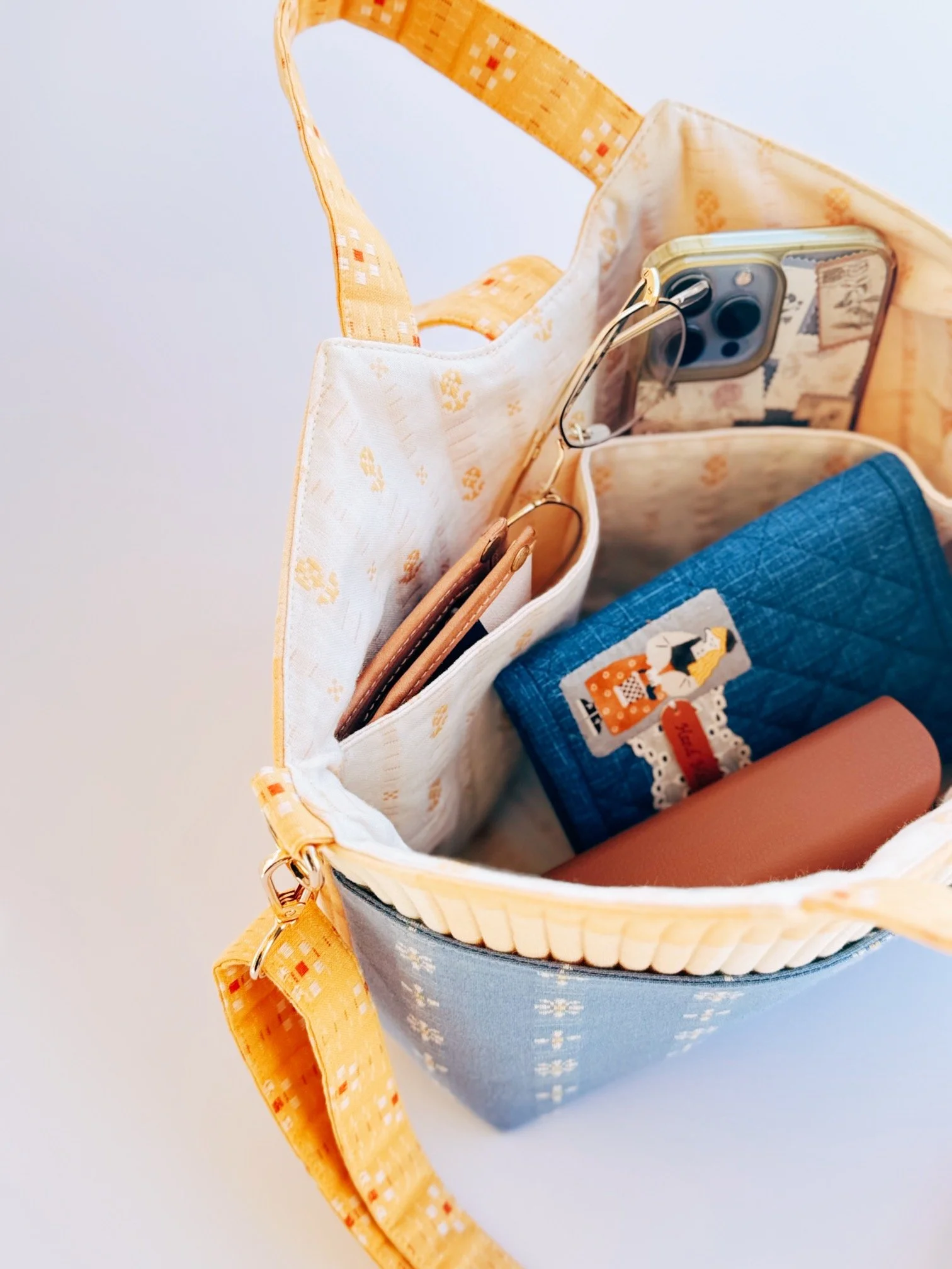 ZW4011 Hopscotch Handbag 2.JPG