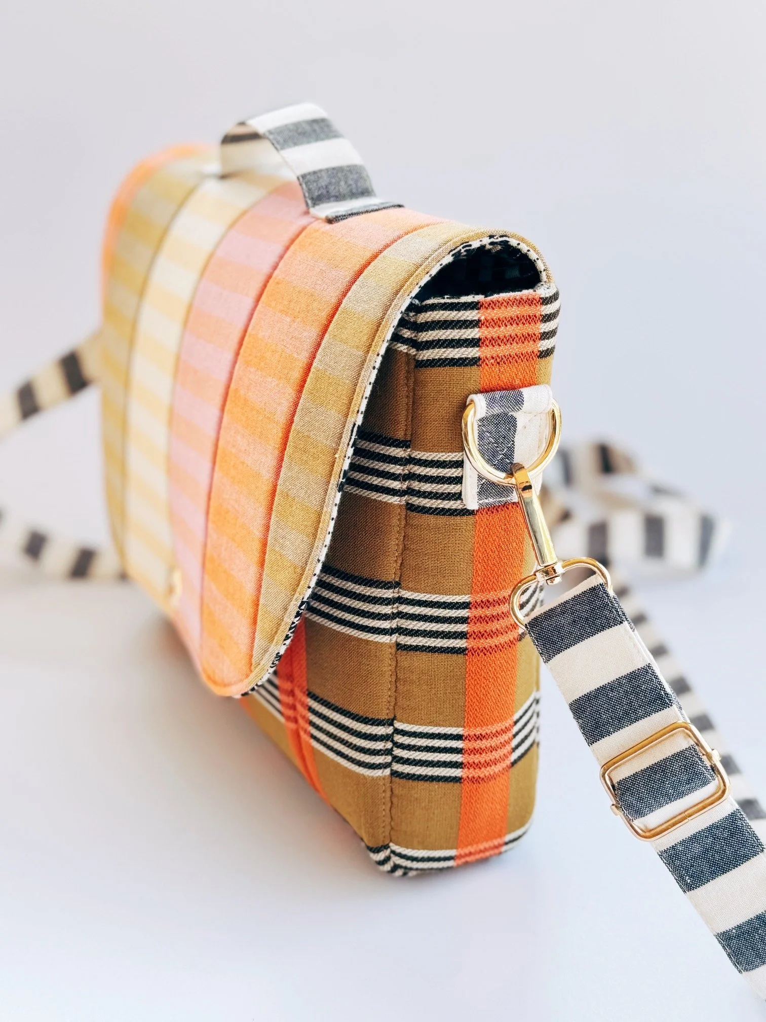 ZW4028 Rambler Bag 3.JPG