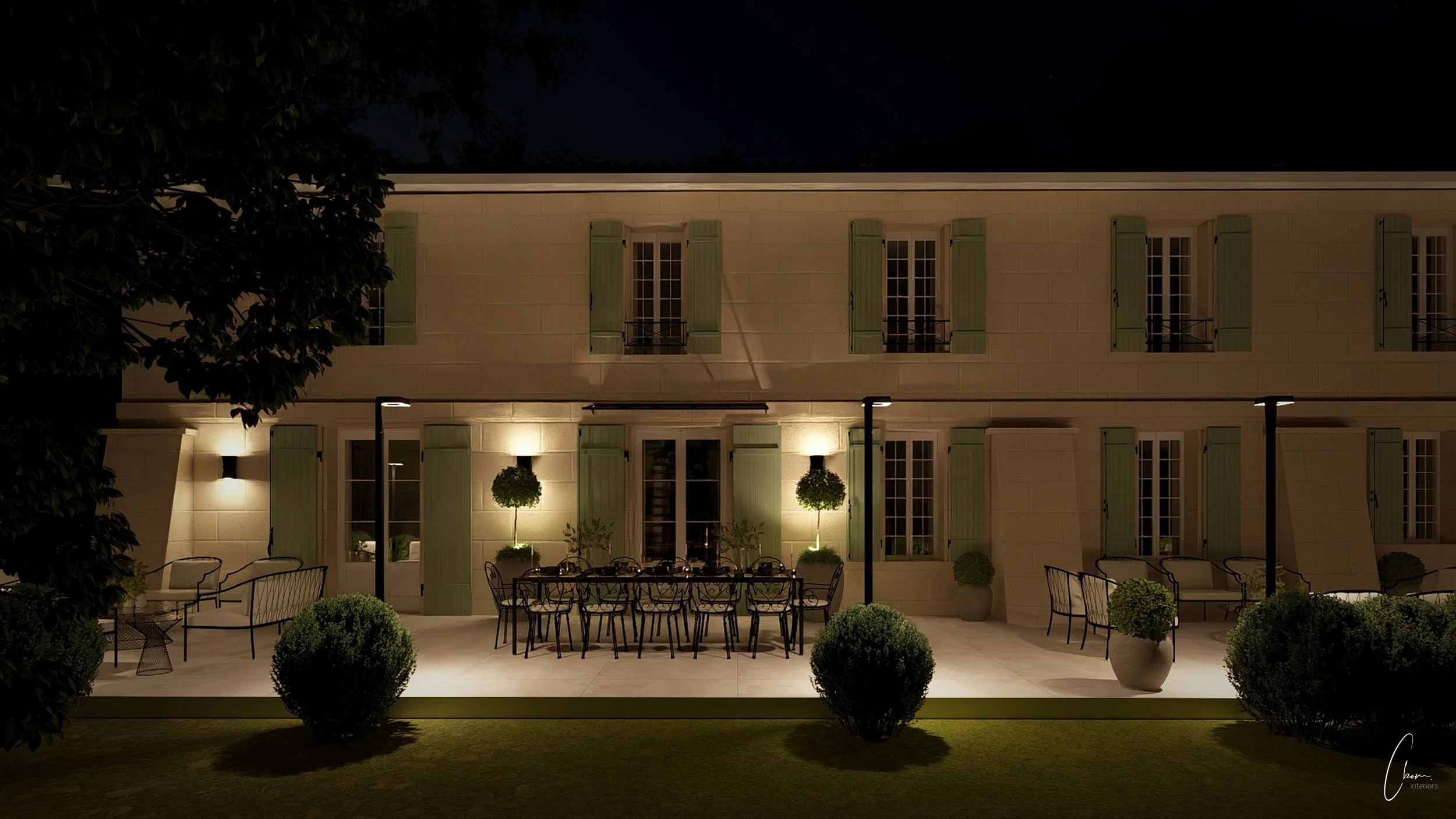 Façade d'une longère en bord de Dordogne éclairée de nuit, ambiance chaleureuse