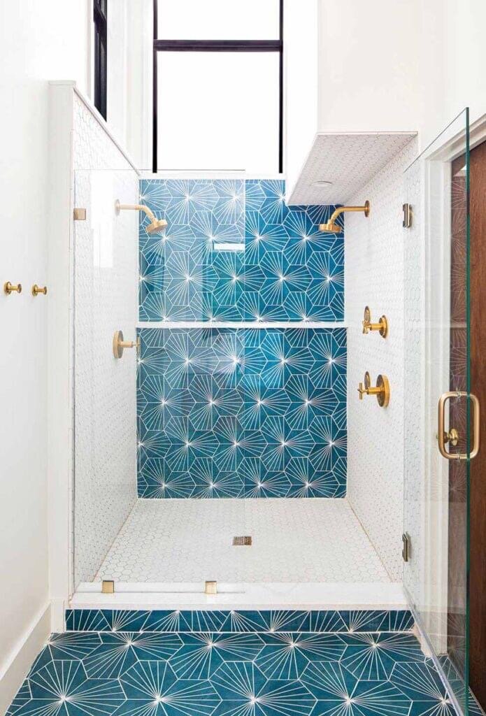 OBSESSED with this MCM Bathroom! What do you think? Personally, I think it's time to renovate my bathroom! #mcm #realtorsofinstagram #realtorsoffacebook #realtorslife #realtors #realtor #realtorlife