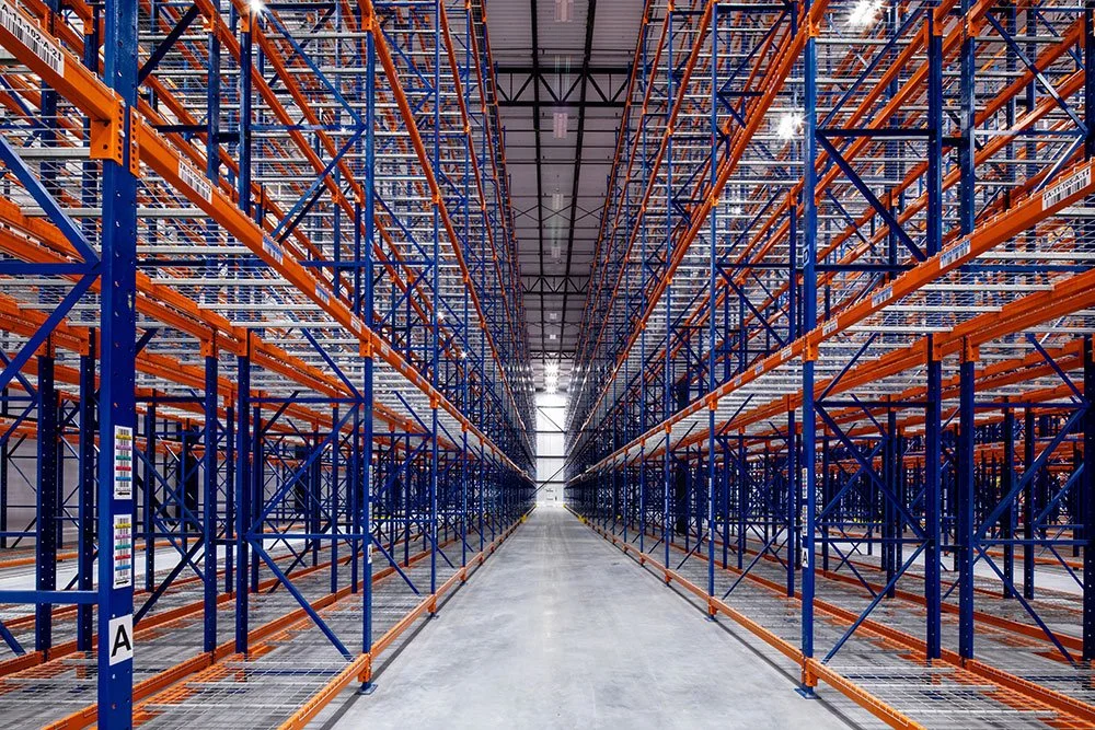 Selective pallet racking system
