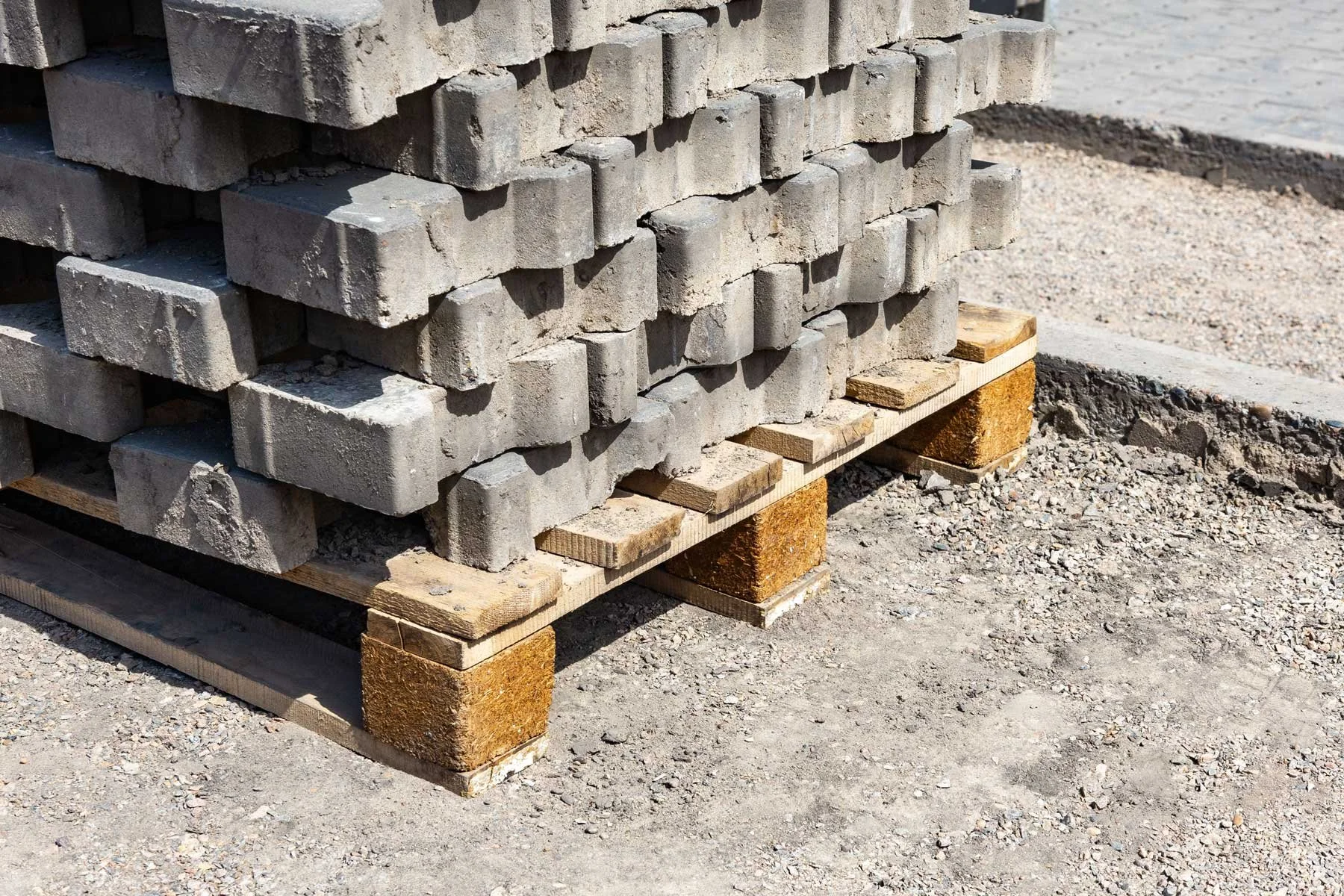 Example of a Grade D pallet with cinder blocks on it
