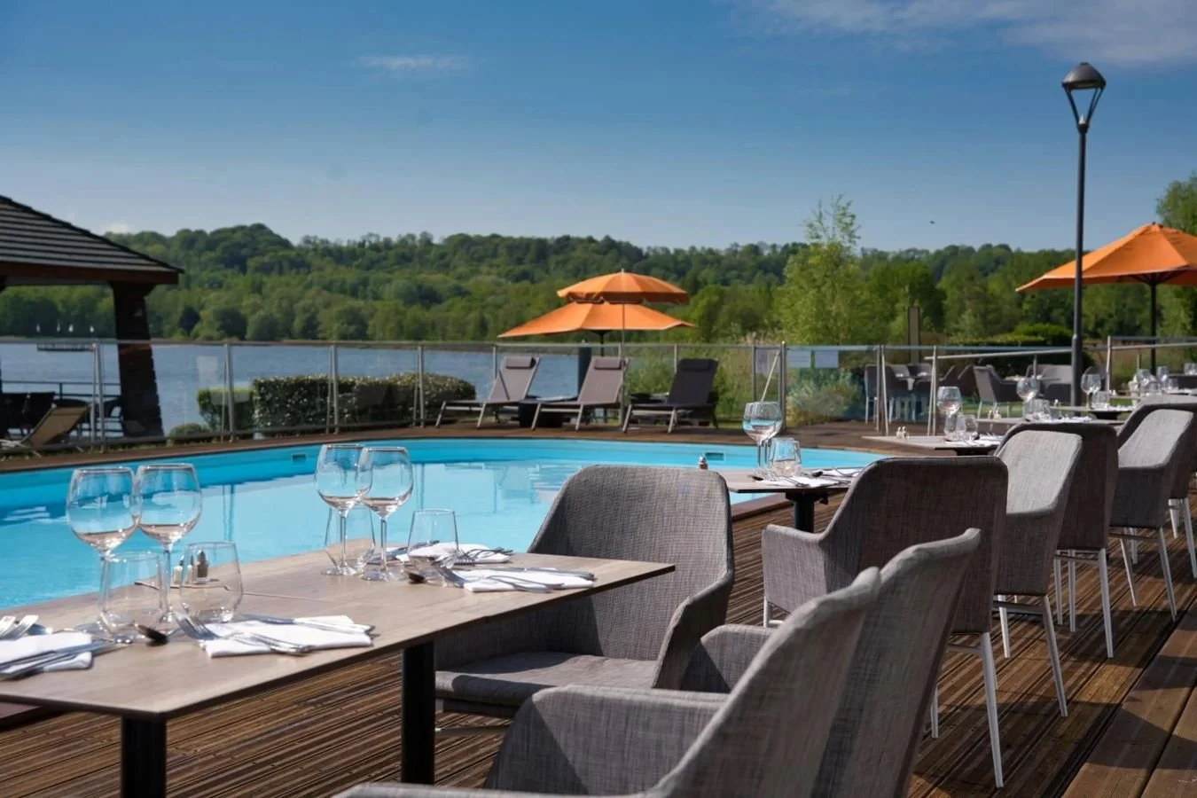 Hôtel du Golf de l'Ailette pool.jpg