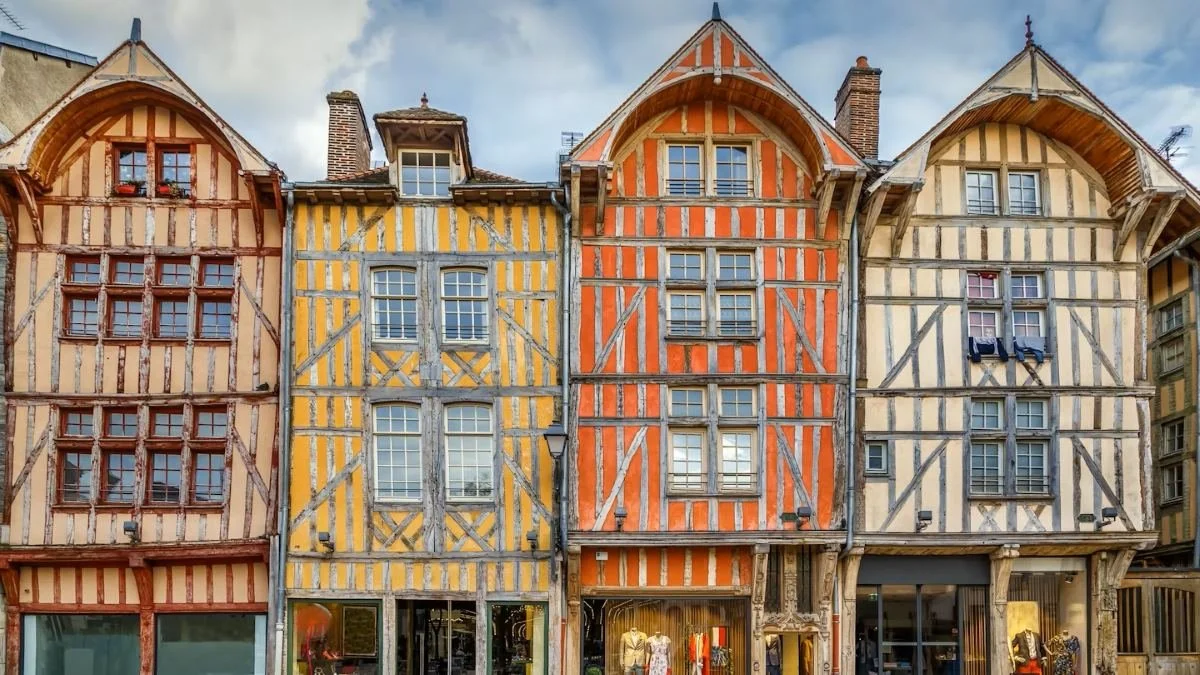TROYES.jpg