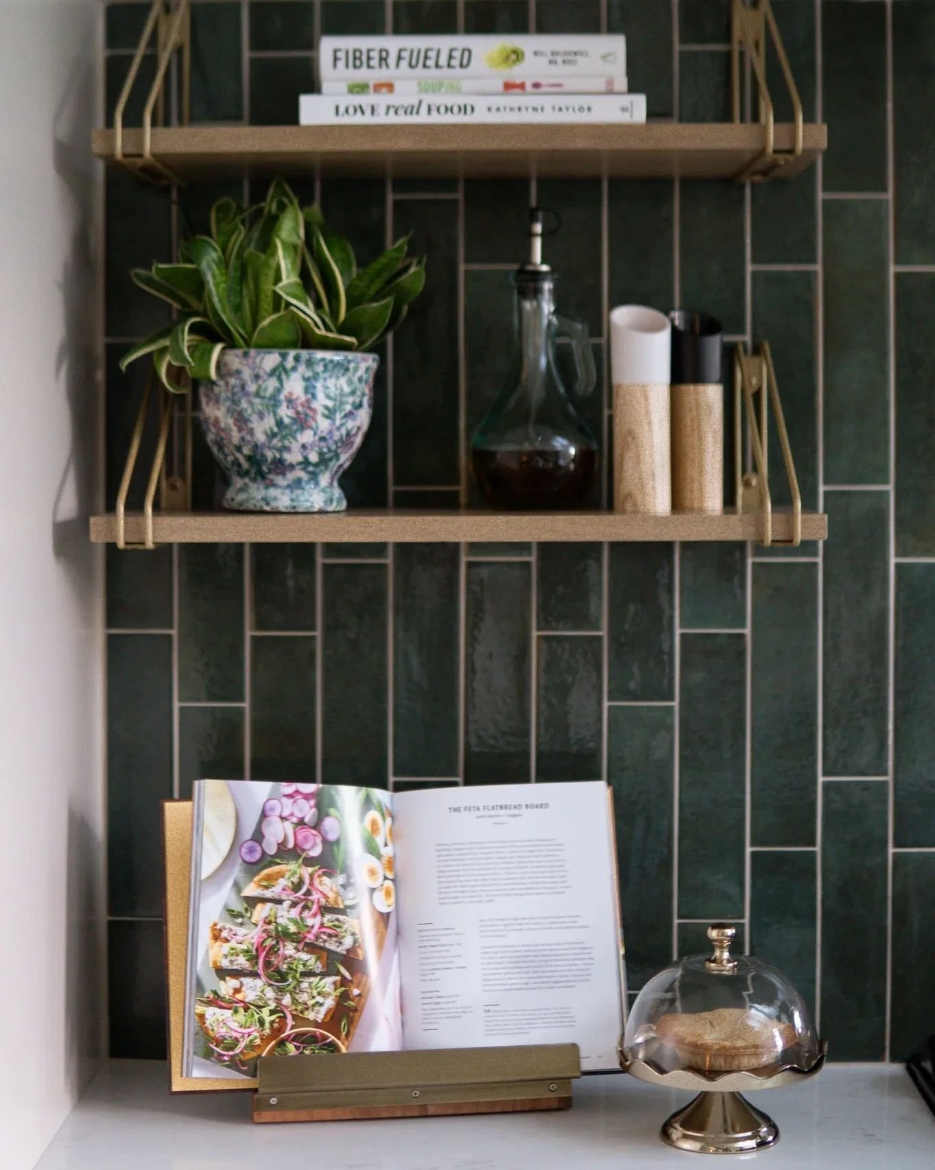 A little upgrade can make a big impact 🎉

First two images are from the in-home styling reveal; last two are &quot;before&quot; photos. My client really liked how the shelves to the left of the range functioned, so I made sure to maintain what was w