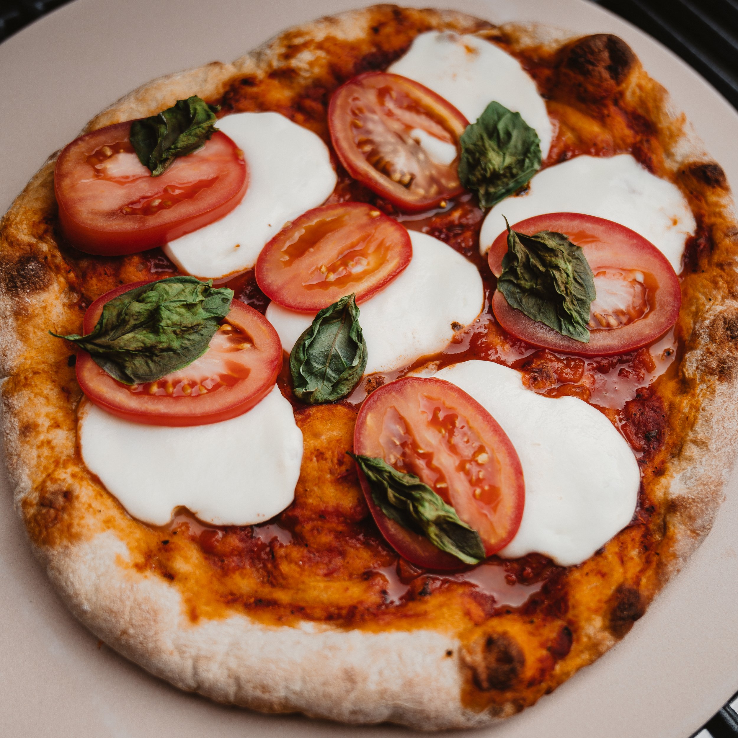 CapresePizza_107.jpg