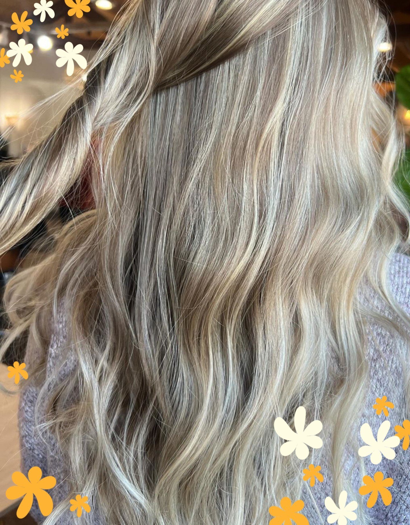 Lived in full ✨ or is she fully living in this hair color?! Book with @beauty_bystephv, head to her profile and book with the link in Bio.
*
*
*
#randco #randcocolor #randcolove #phoenixaz #phoenixazsalon #swoonsalon