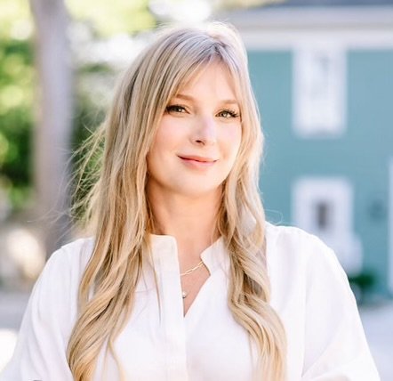 Stacy has been doing hair for over 20 years and specializes in lived-in color and techniques for thin/fine hair. She&rsquo;s a salon owner from Michigan who&rsquo;s chosen Swoon as her second hair home and we are so lucky to have her! Stacy is curren
