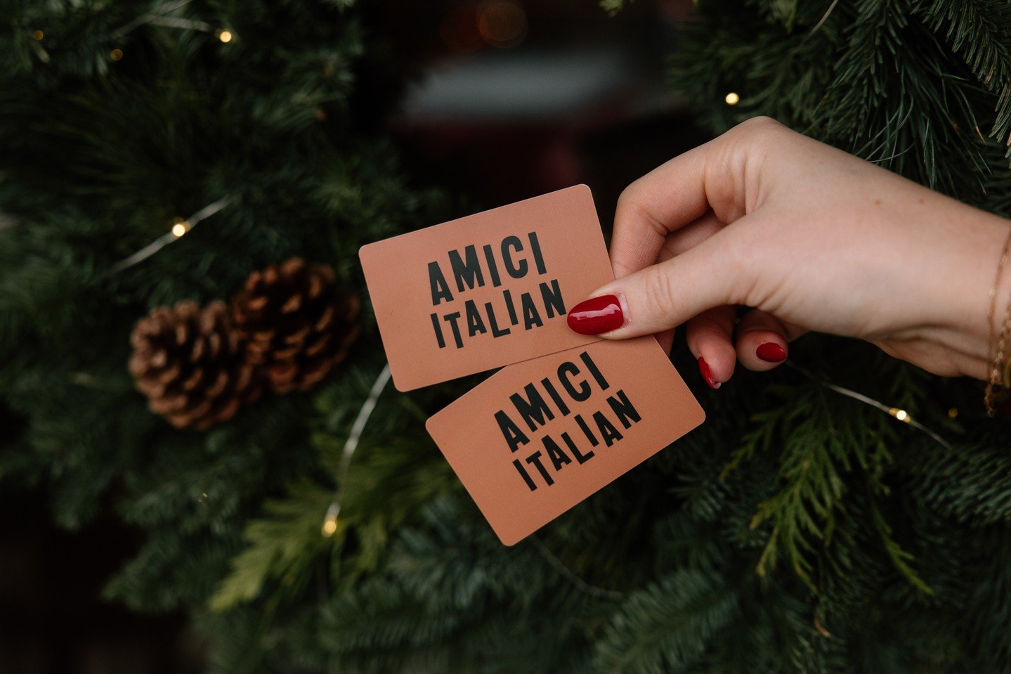 Treat them, treat yourself 🎄 Buy a $100 Amici gift card for someone on your list, and you&rsquo;ll get a $20 bonus card just for you, to use in January or February.⁠
⁠
Perfect for teachers, coworkers, hosts, and everyone in between. ⁠
⁠
Offer availa