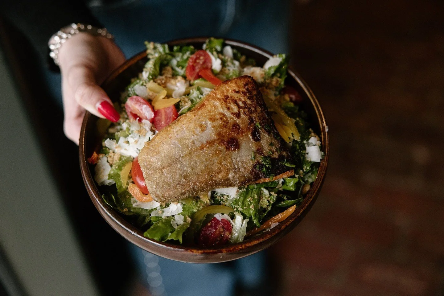 Fresh, crisp, and just the right size. Our entr&eacute;e salads are made for lighter cravings this January. ⁠🥗⁠
Three vibrant options, full of flavour and perfect for easing back in after the holidays. Check out our full salad menu online at our lin