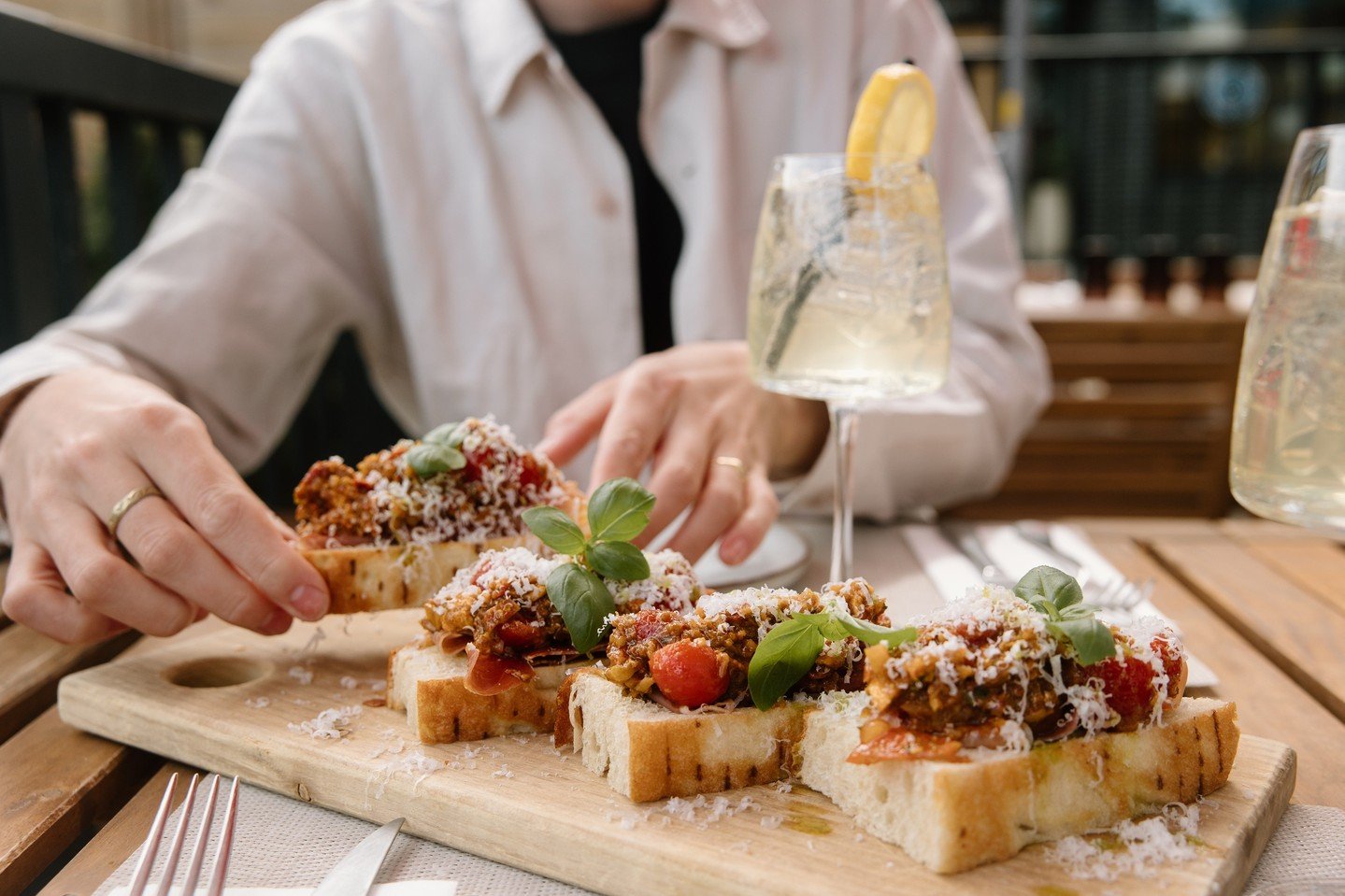A round of bruschetta and a spritz outside fixes most things. ☀️ ⁠
⁠