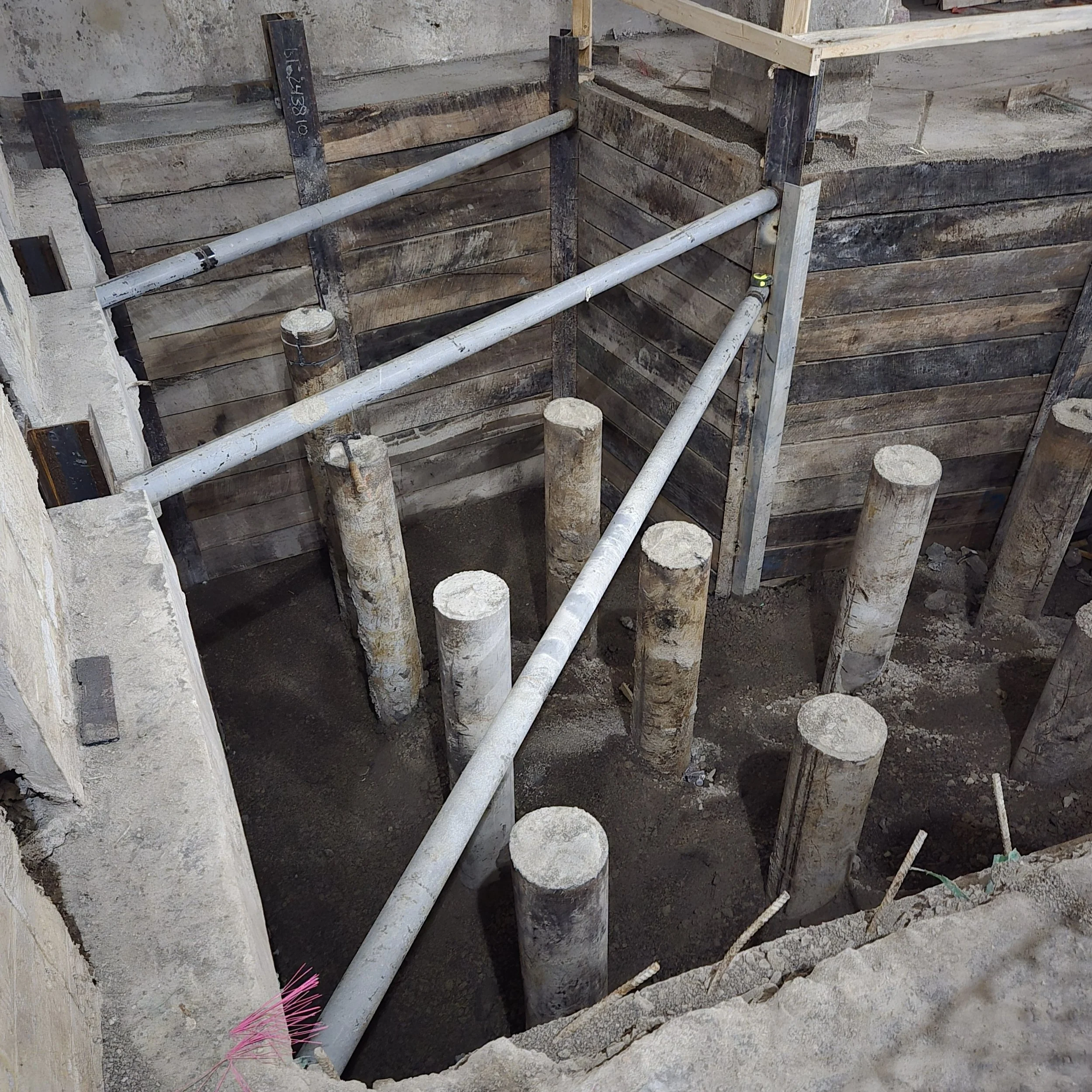 Shoring Deep Excavations Along the Existing Foundation