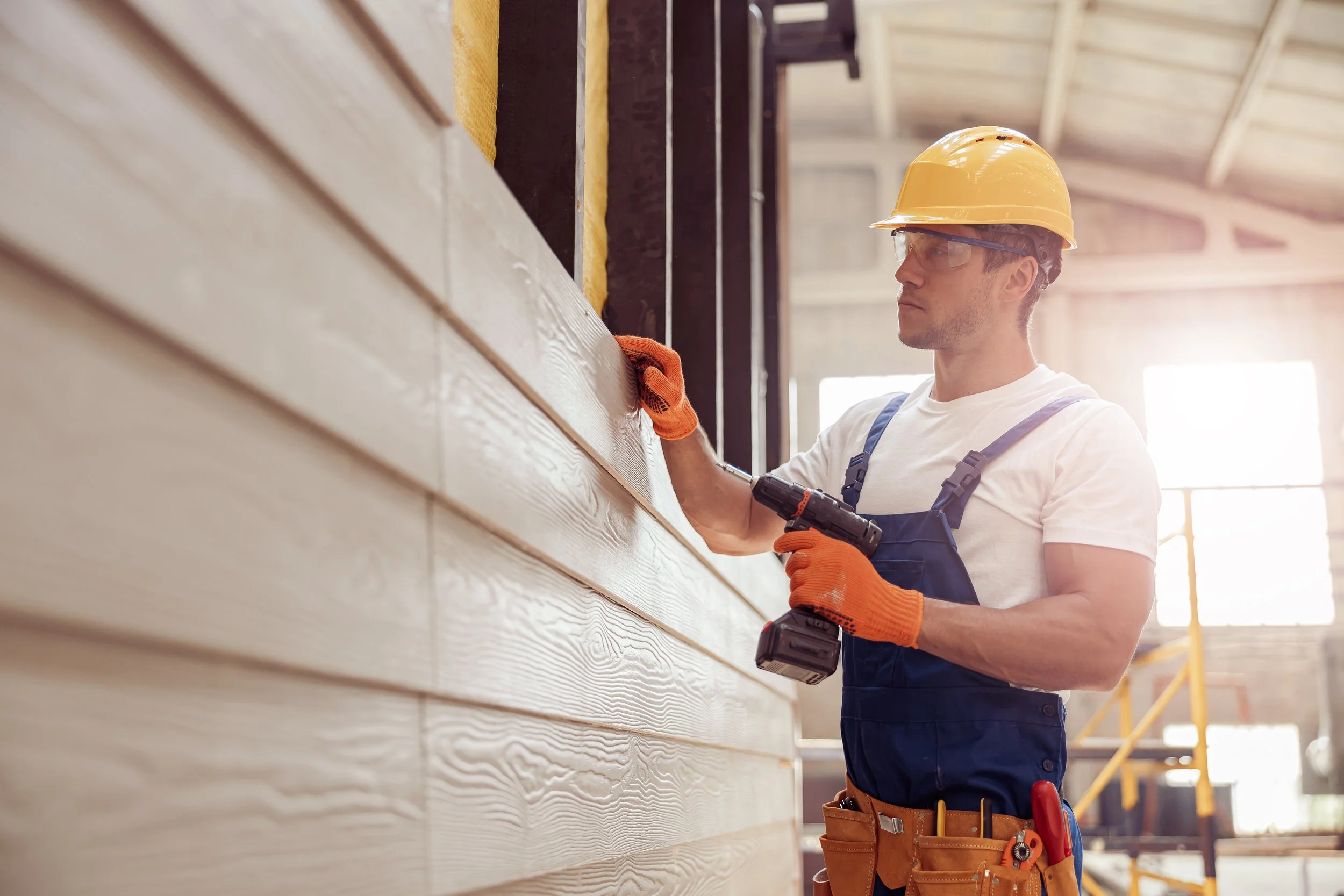 SIDING
Explore siding materials, profiles, and finishes that suit your home. Available individually or in an exterior package.
