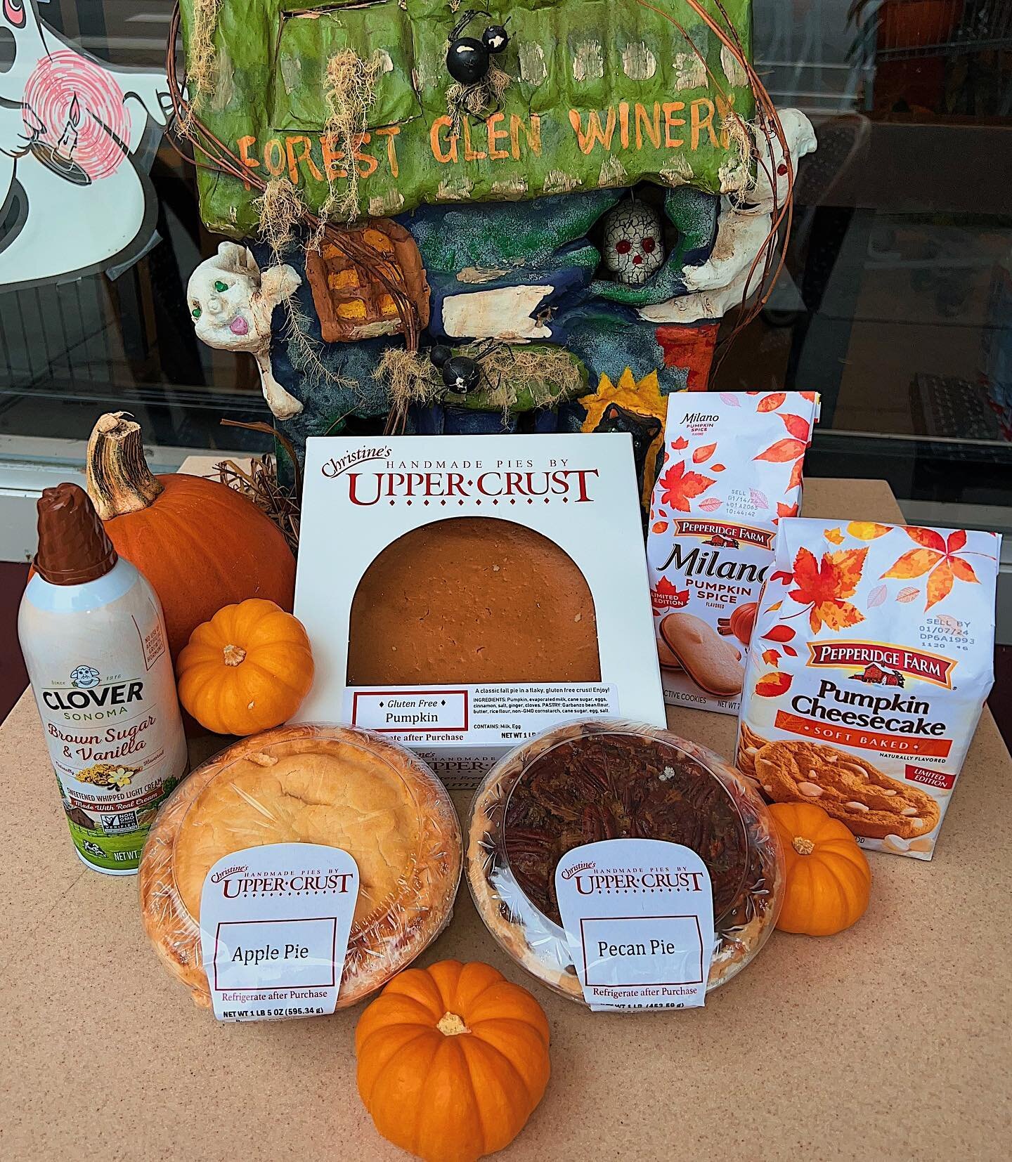 Featuring some of our favorite fall foods!🥧🍪

Come in today to get a delicious pumpkin, apple, or pecan pie! We have limited edition Pepperidge Farm pumpkin cookies and clover brown sugar vanilla whipped cream! 

We hope everyone is having a great 