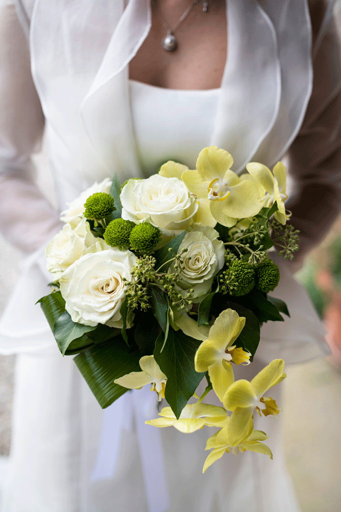 fotografo-studio-f64-matrimonio-udine-dettagli-bouquet-sposa-fiori-sposa.gif