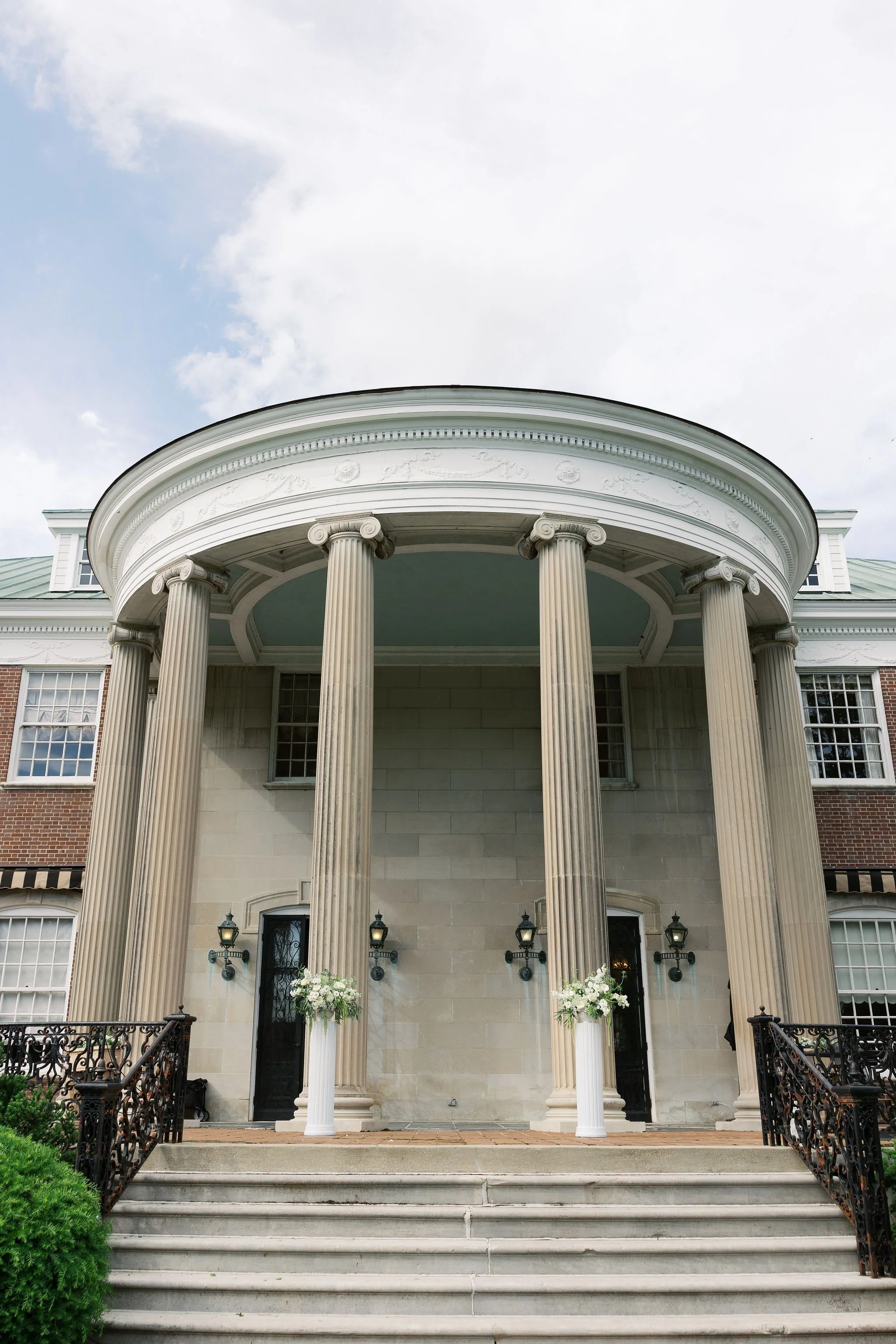 Classic wedding ceremony at Spindletop Hall in Lexington, Kentucky