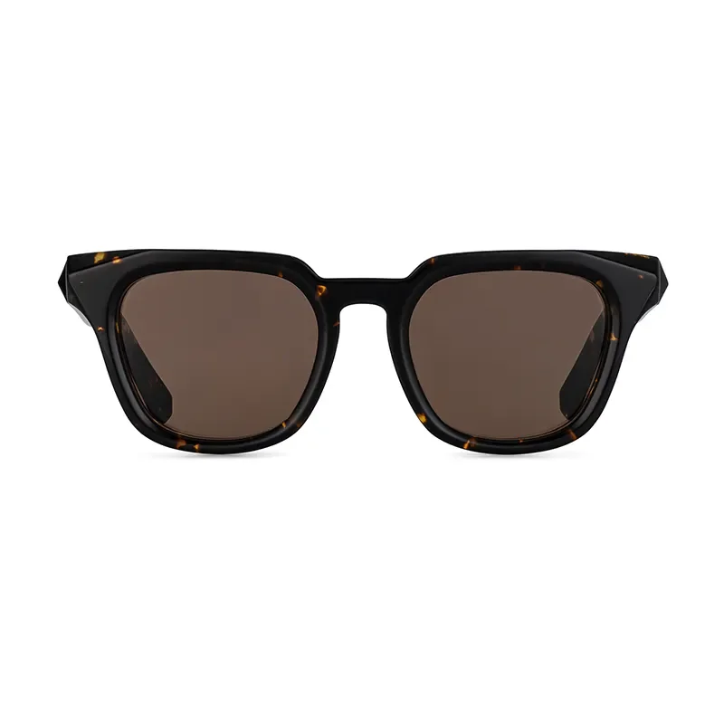 sunglasses-catalog-photography_008.webp