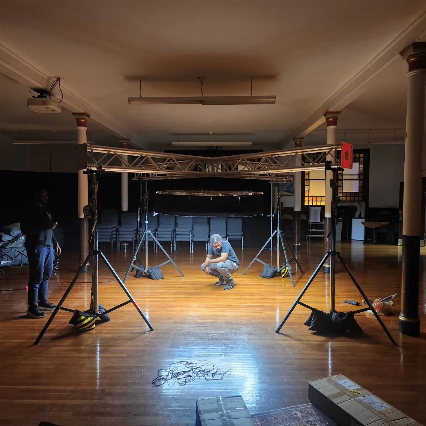 @deron.music had a vision that started with a single, circular overhead source of light, but as a part of the visual. 

We 𝘩𝘢𝘥 to make that happen. 

Moments II "You Are"