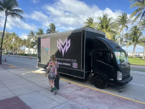 Maximizing Visibility with Outfront Billboards: A Guide to Transformative Advertising