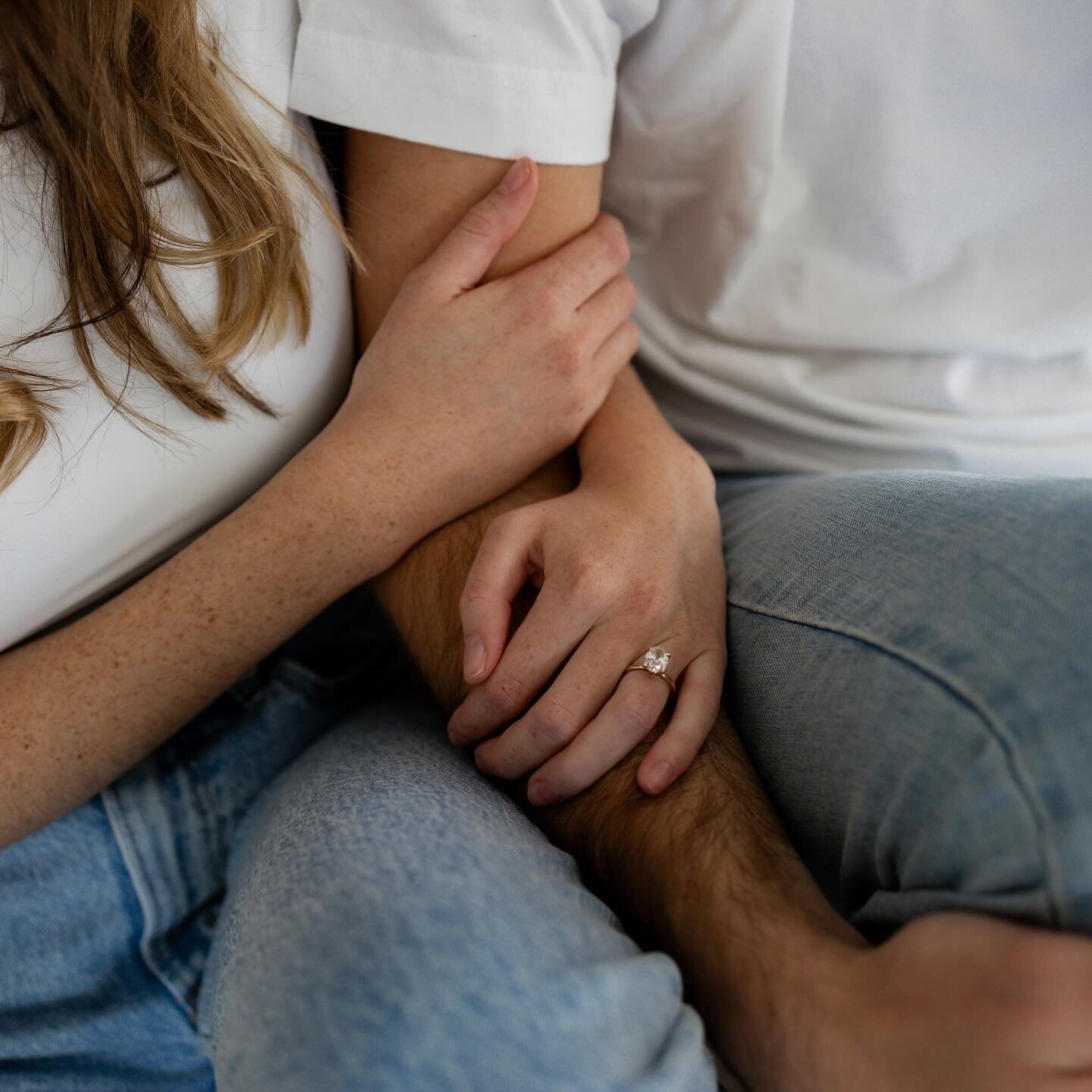 One of the mini sessions from last weekend 🧸🤍🪩👖

These two look like they&rsquo;re straight from an Abercrombie ad i&rsquo;m obsessed!!!

#abercrombiestyle @abercrombie