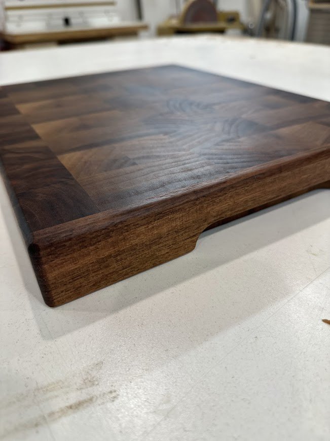 Finger Groove in End Grain Cutting Board