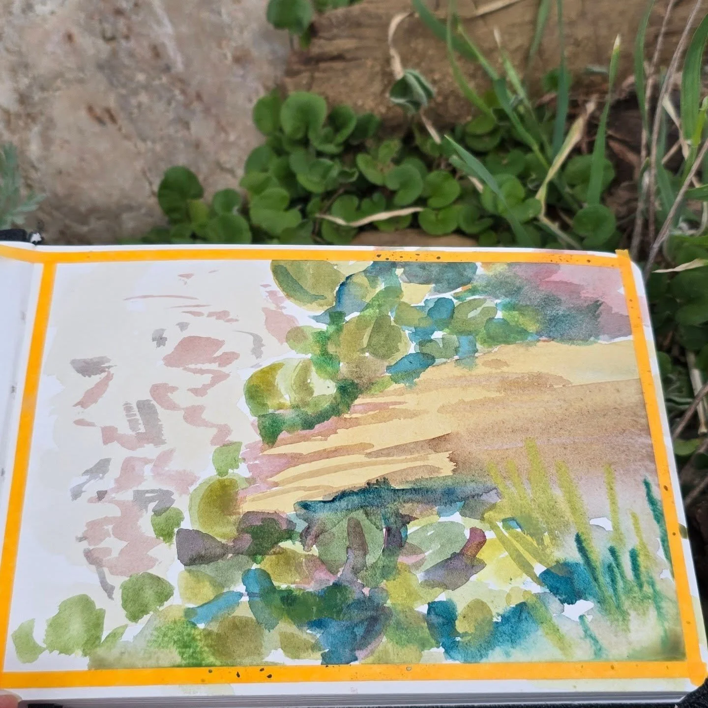 micro details. #pleinairpril day 1. TBD if I last the whole month but I'm going to try. 

starting without line is challenging for me, but it's good to expand outside your comfort zone. I think I should draw these leaves again later in the month. 

#
