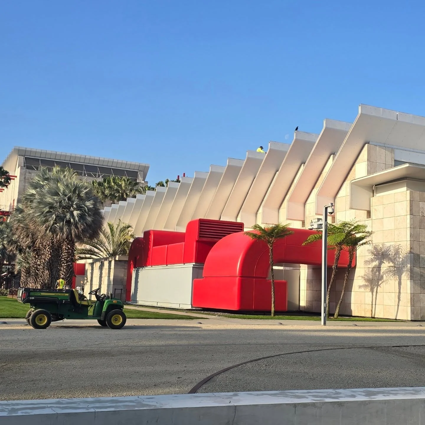 what do you do when you have an appointment in downtown and you have to face rush hour traffic? go extra early and give yourself time to paint, of course!
#pleinairpril #sketchbook #gooutsideandplay #watercolors