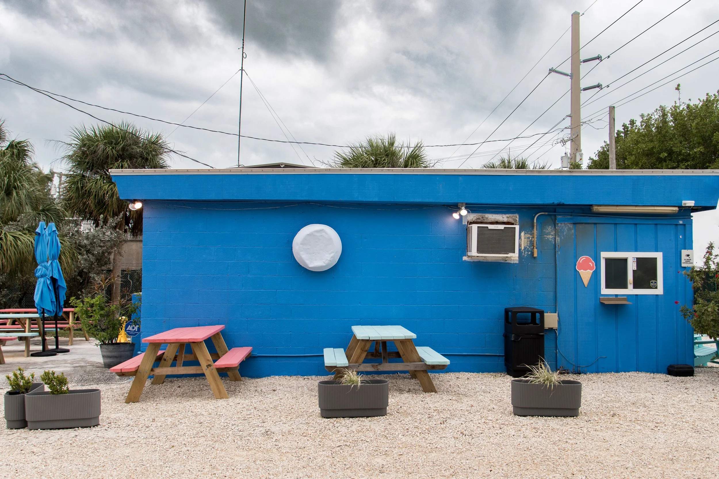 Sugar Shark side wall: before