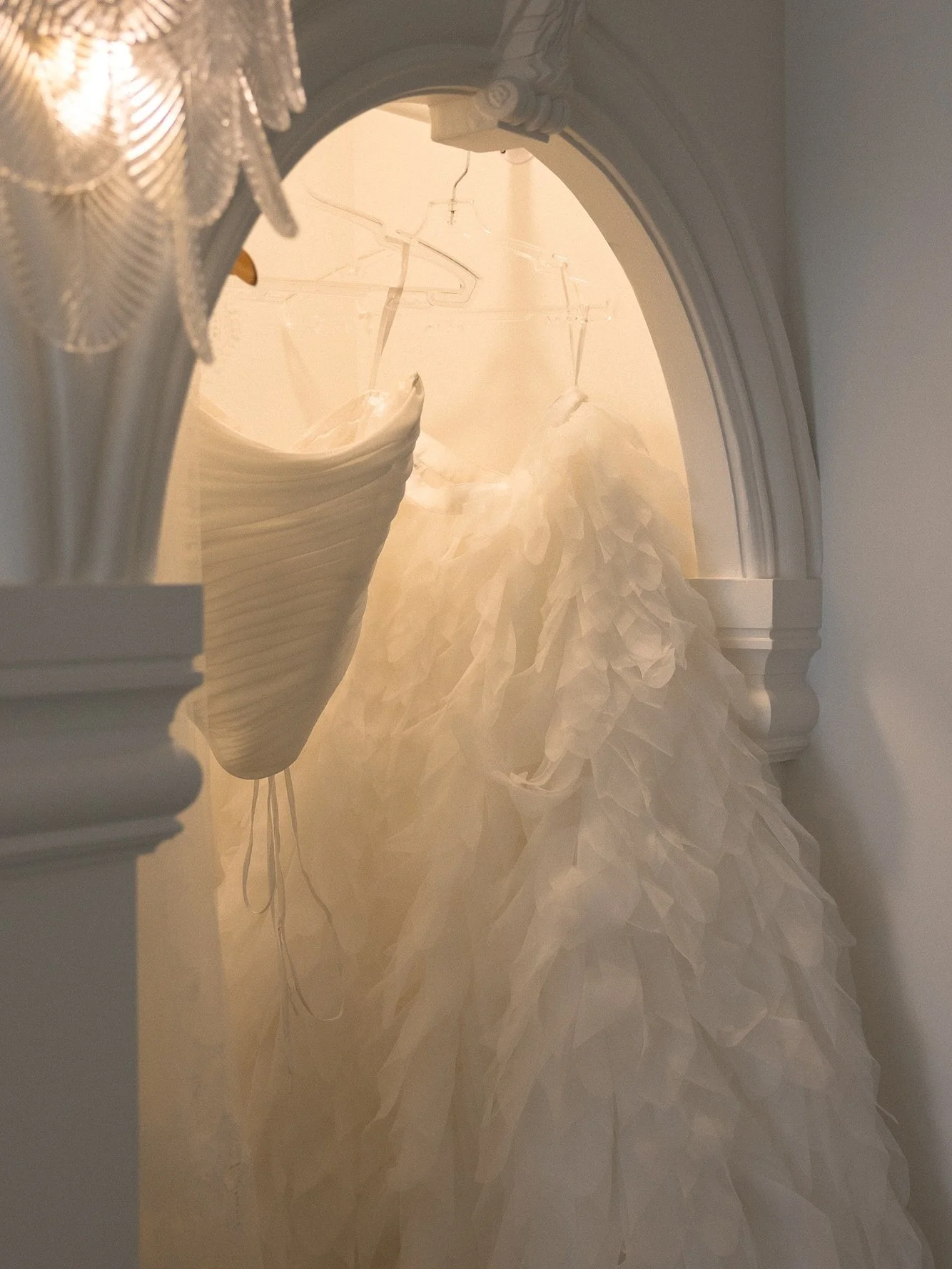 A moment for the dress.

Dress: @kwhbridal 
Venue: @braesideestategc 
Stylist: @jessintalawrence