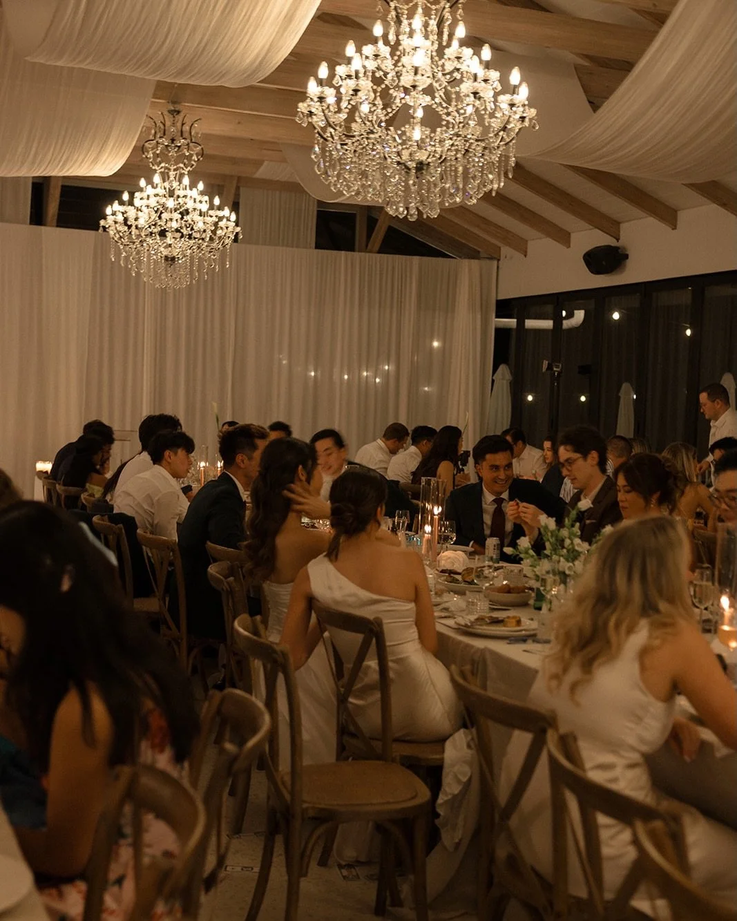 An evening in Austinvilla.

Venue: @austinvilla_estate 
Styling and florals: @floralanecreative 
Hair: @amandaclairemua 
Makeup: @honglemakeupartist @beautybyeugene 

#goldcoastweddingphotographer #weddingreception #austinvillaestate