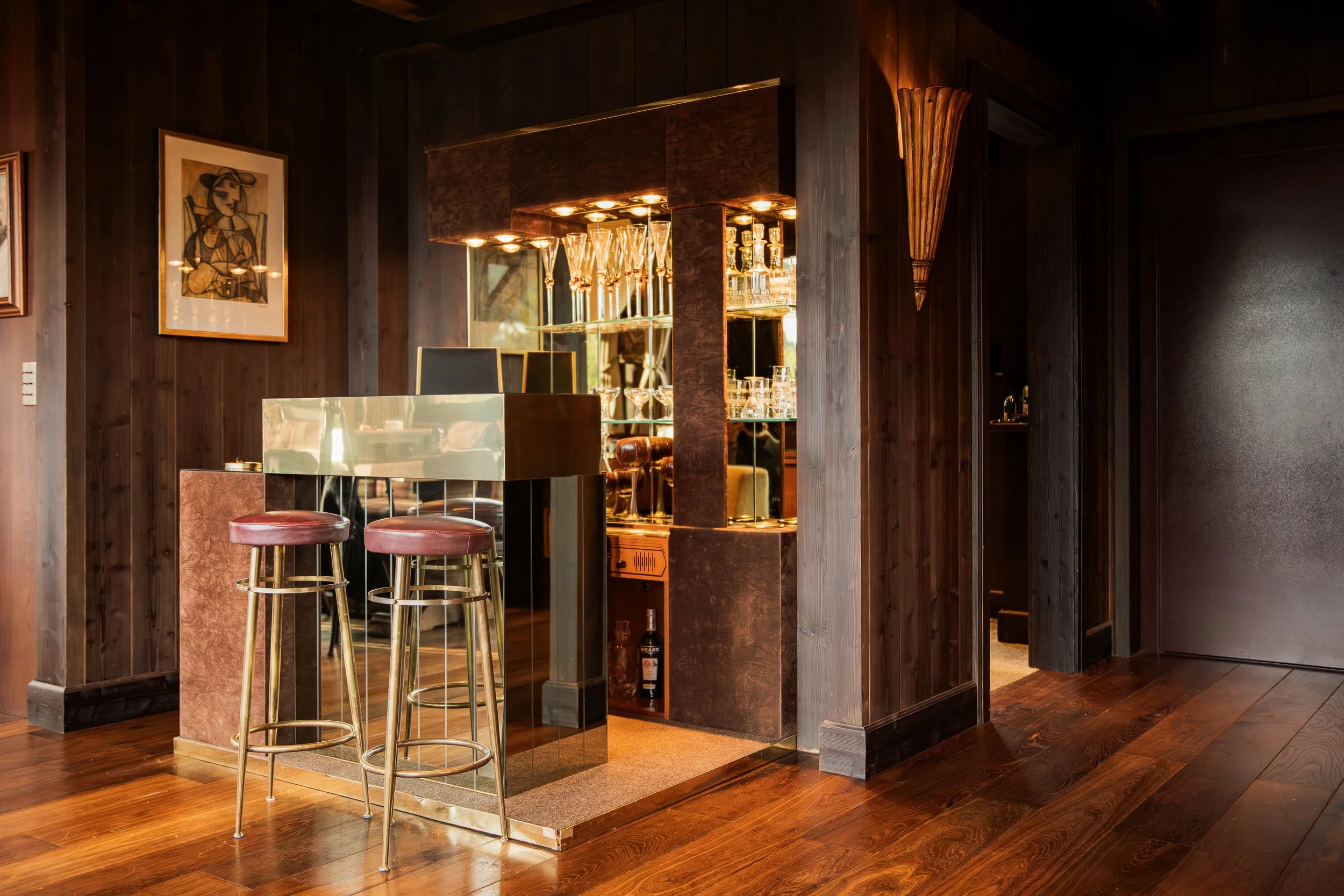 Mini bar...