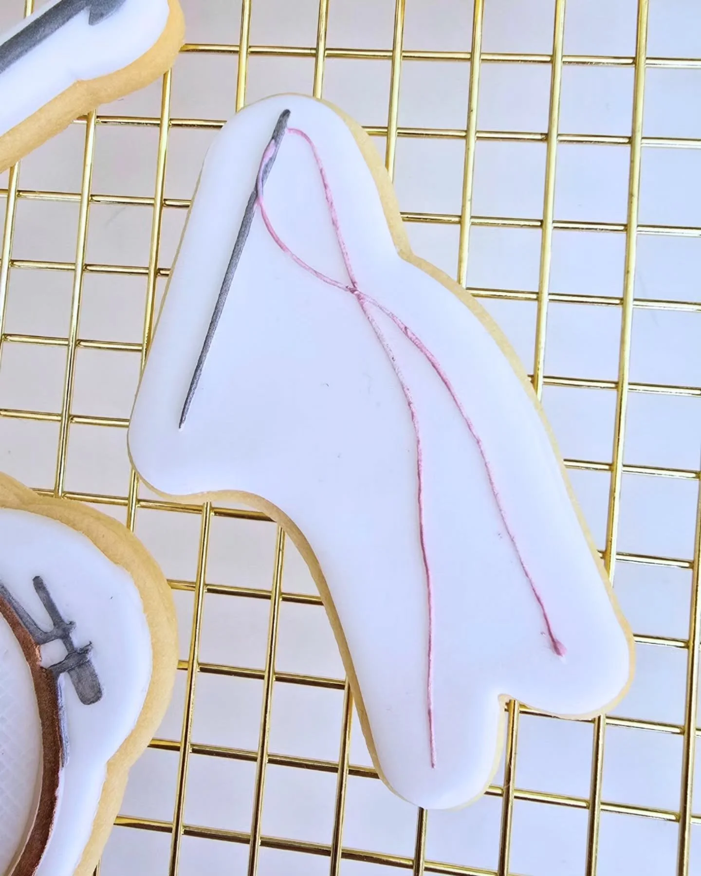 Lately I've been getting into embroidery. So for our crafternoon cookies I just had to make a needle and thread!

Design wise, this was a little tricky - getting it just thin enough to be realistic, without being so thin that it wouldn't actually wor