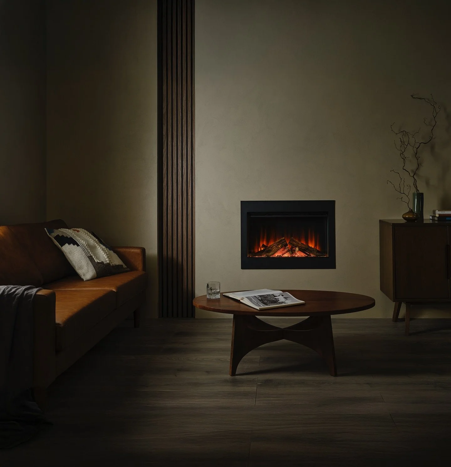 Focalpoint 🔥🔥🔥#photograpicstudio #photographicstyling #southampton #cosyandwarm #focalpoint #fire #profoto #teathertools #interiostyling #eveninglighting  #roomset