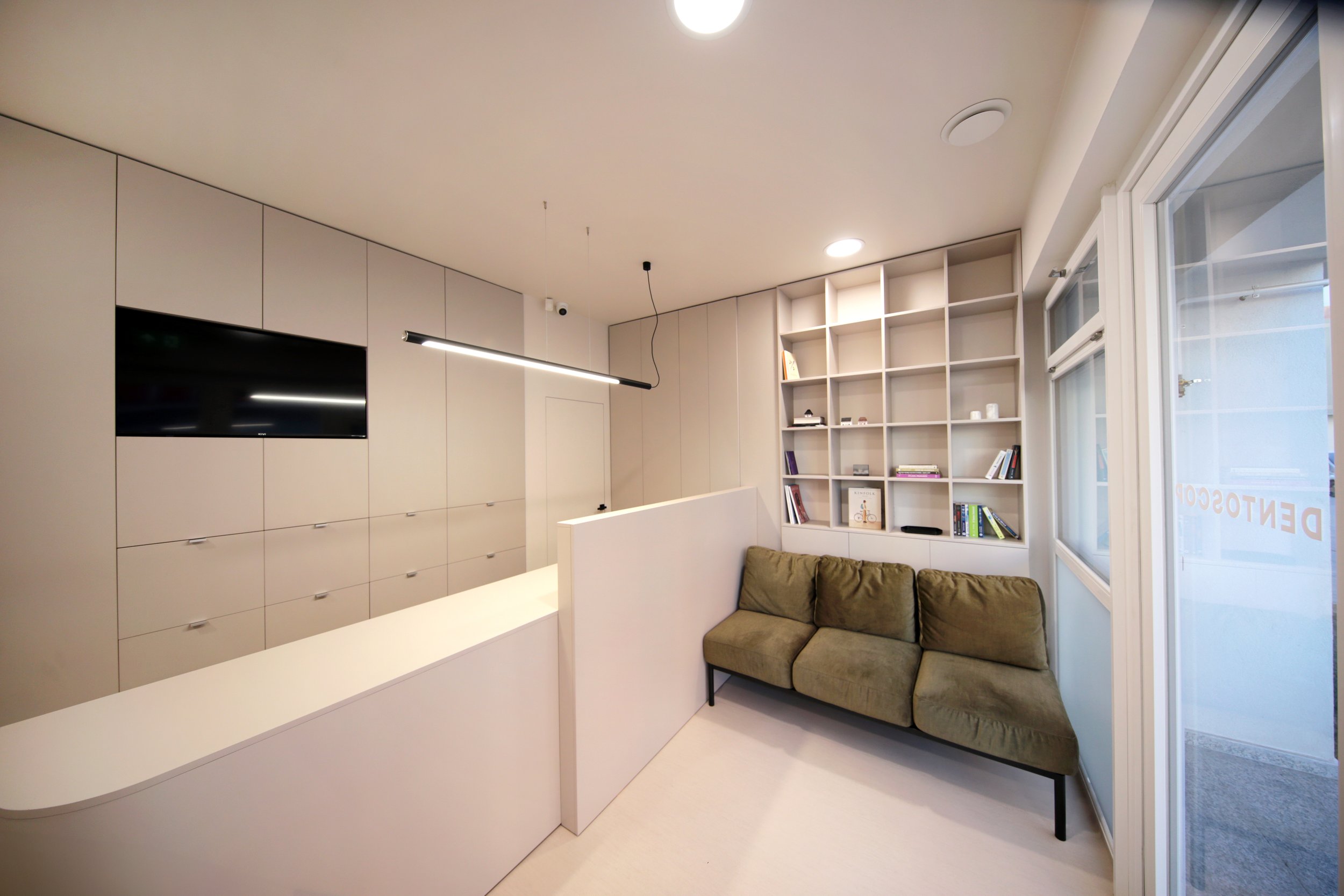 Recepția clinicii de stomatologie microscopică Dentoscop, str. Armoniei nr.3