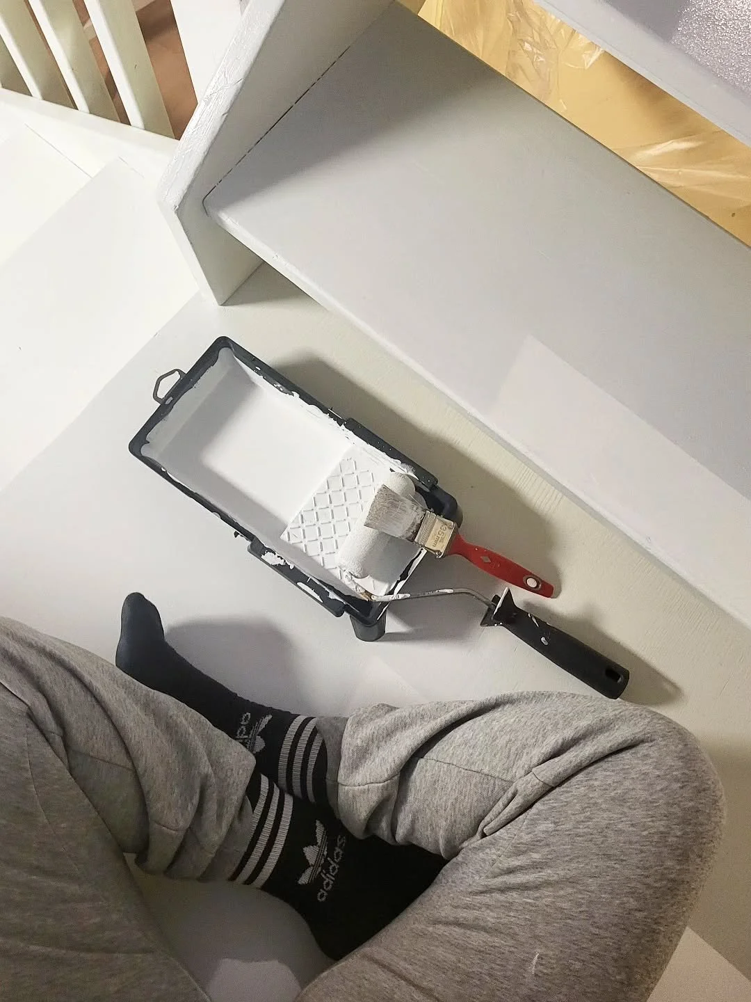 Tänä vuonna työkalenteriin on tullut useammatkin puuportaiden maalauskeikat. Siinä saa aika helpolla ihan uuden ilmeen tilaan! Mun suosittelema maali puuportaisiin on Tikkurilan Pontti. Ei oo liukas ja on helppo tehdä siisti&