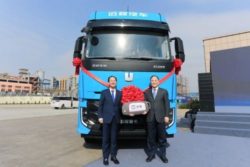3+Wang+Li+Shufu+Geely+methanol+truck.jpg