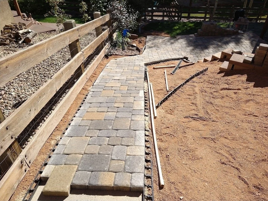 05_Installation_Pavers_Being_Set.jpg