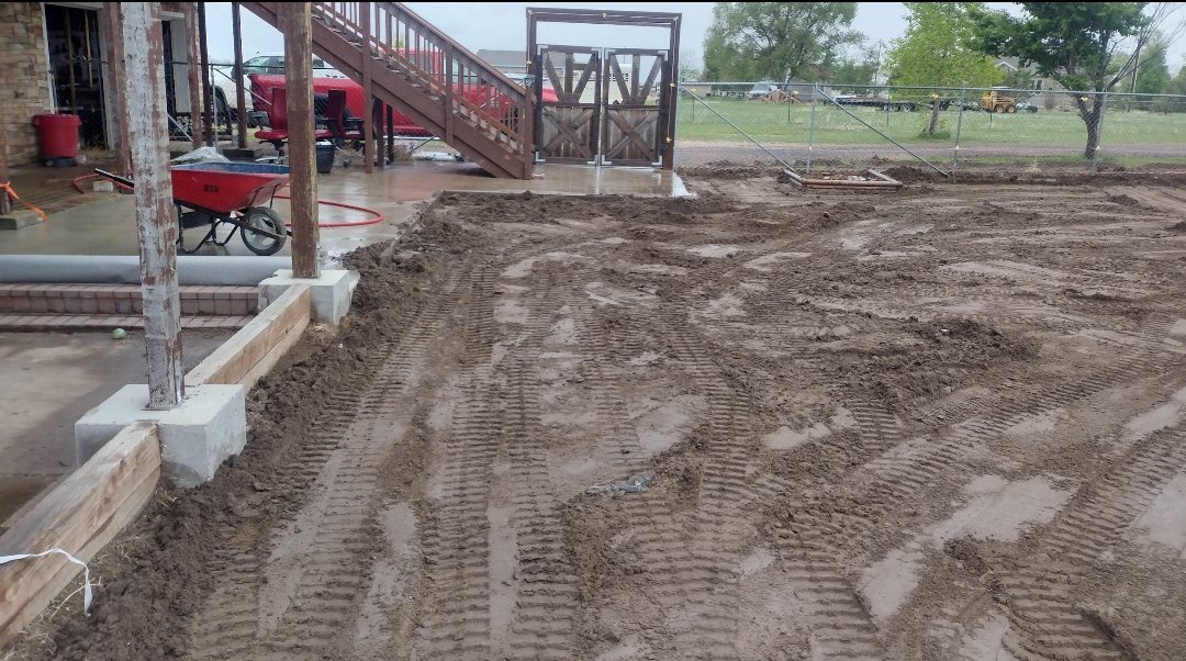 Toms yard dirt.jpg