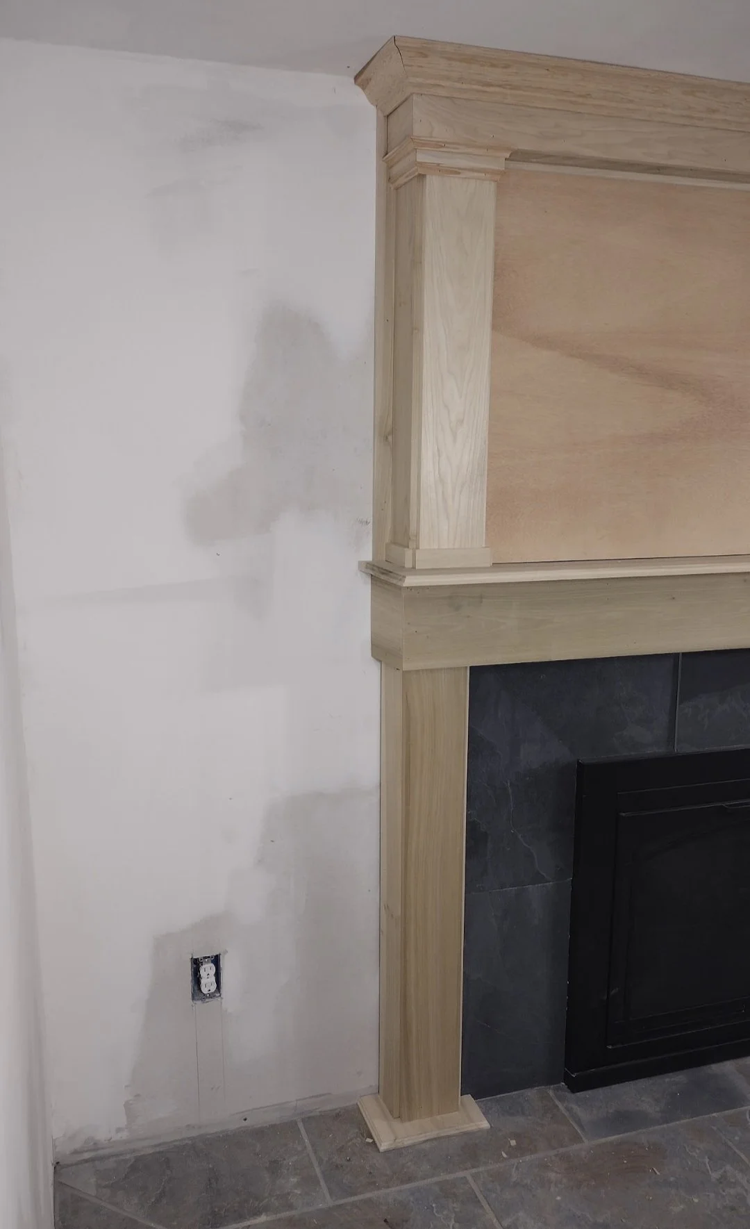 close up fireplace barewood complete side view left.jpg