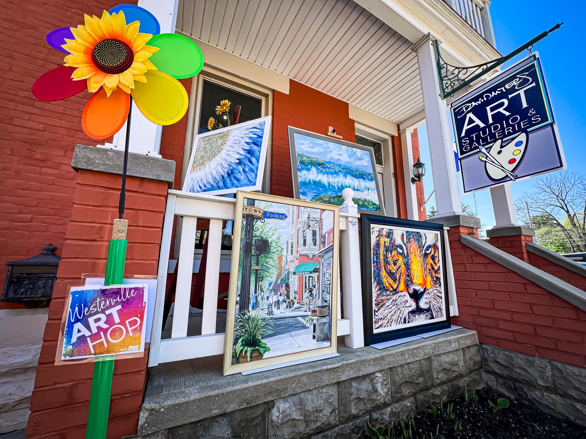 The Art Hop is on!  It&rsquo;s a beautiful day to explore Uptown and pickup some new art until 5:00 today!  And for those who can&rsquo;t make it, we are open 1-5:00pm Monday through Friday!

#7WestMainSt #22yearsCelebratingArtinUptown #ArtintheHeart