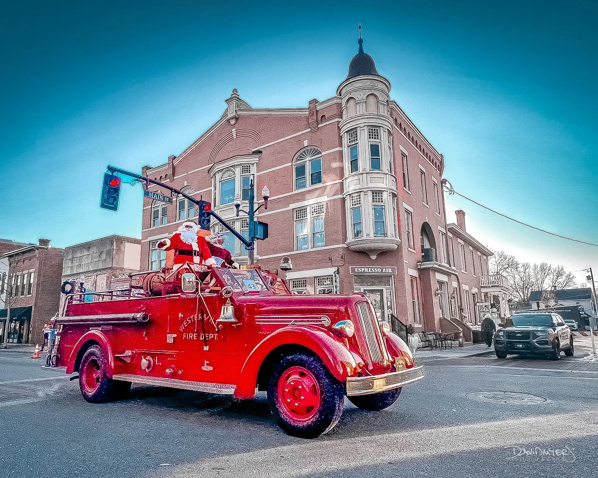 🌟❄️ The Spirit of the Season in Uptown ❄️🌟

Uptown is glowing after last night&rsquo;s Tree Lighting&mdash;and the holiday magic keeps going! The Parade steps off at 10:15 AM, making this the perfect morning to soak in the season. 🎄✨

Shop, stroll