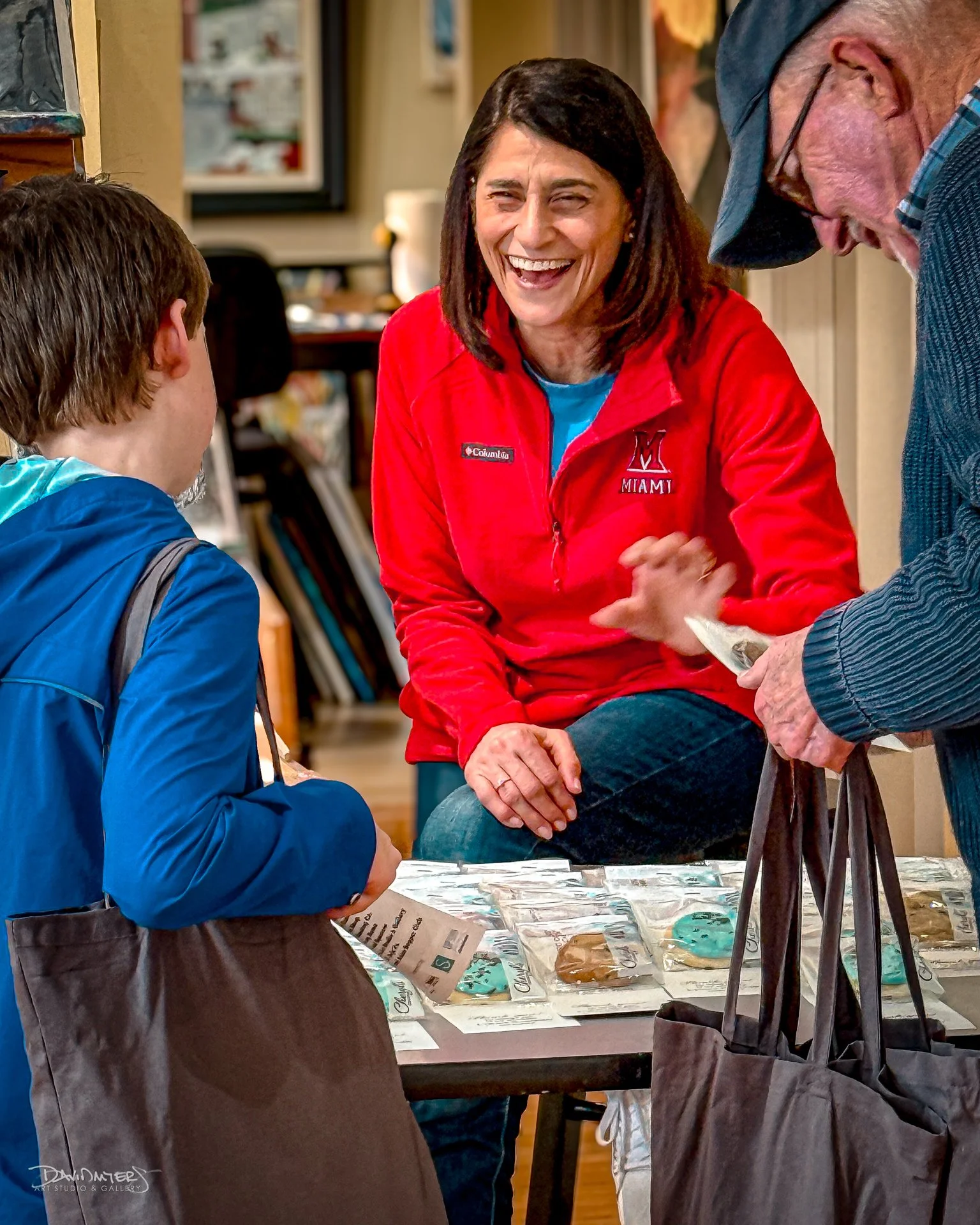🍪🌷 Celebrating the Cookie Walk and the Opening of The Joye of Spring!

It was a beautiful day in Uptown as we welcomed 150+ Cookie Walkers into the gallery to enjoy cookies, community, and art. Thank you to everyone who stopped by and shareIt was a
