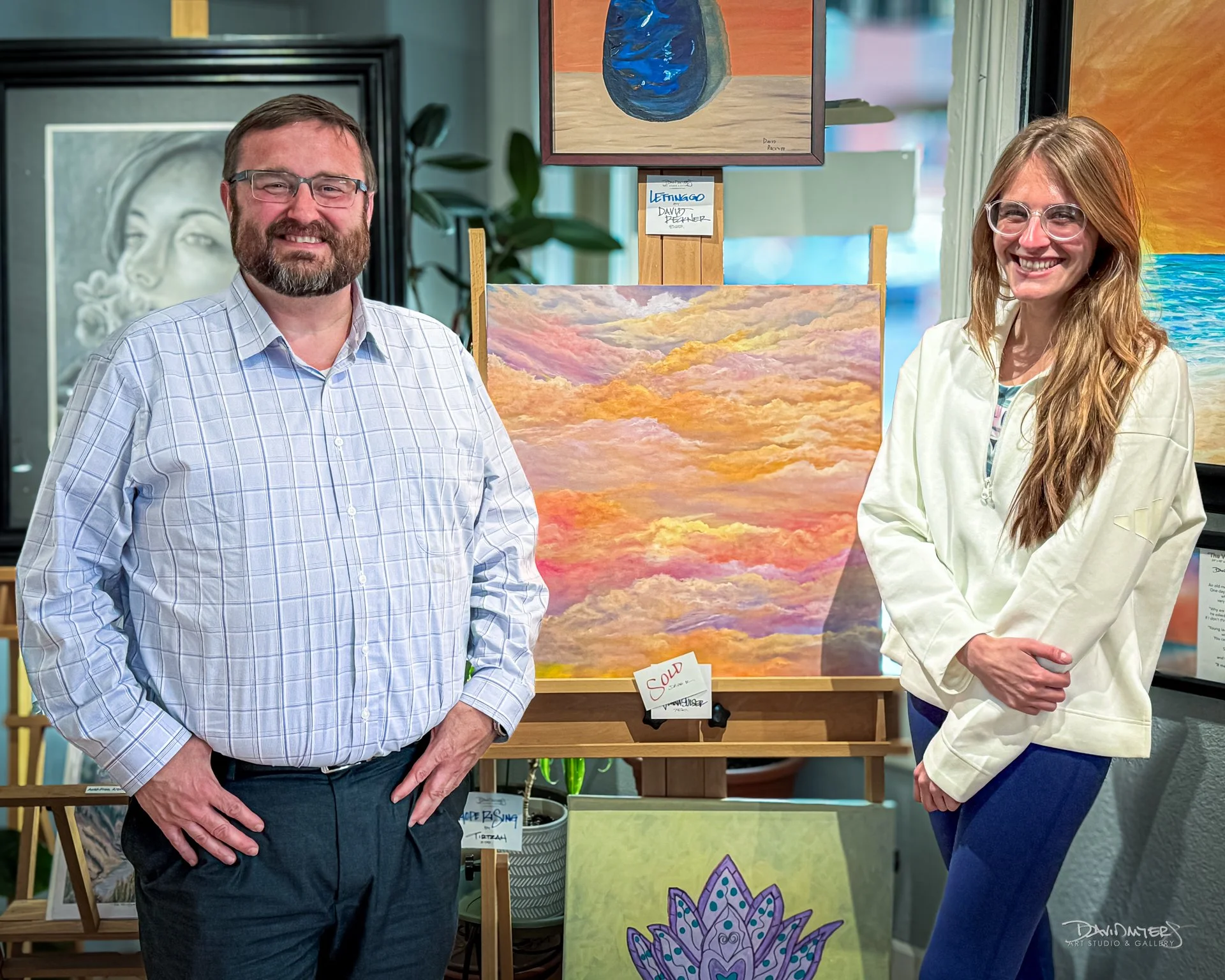 Jenna with her recent painting &ldquo;Head in the Clouds&rdquo; alongside her new collector Dave at the gallery. ☁️🎨✨ Excited to see this stunning painting find a connection and a new home.  Create or collect &mdash; art connects us.

#CreateOrColle