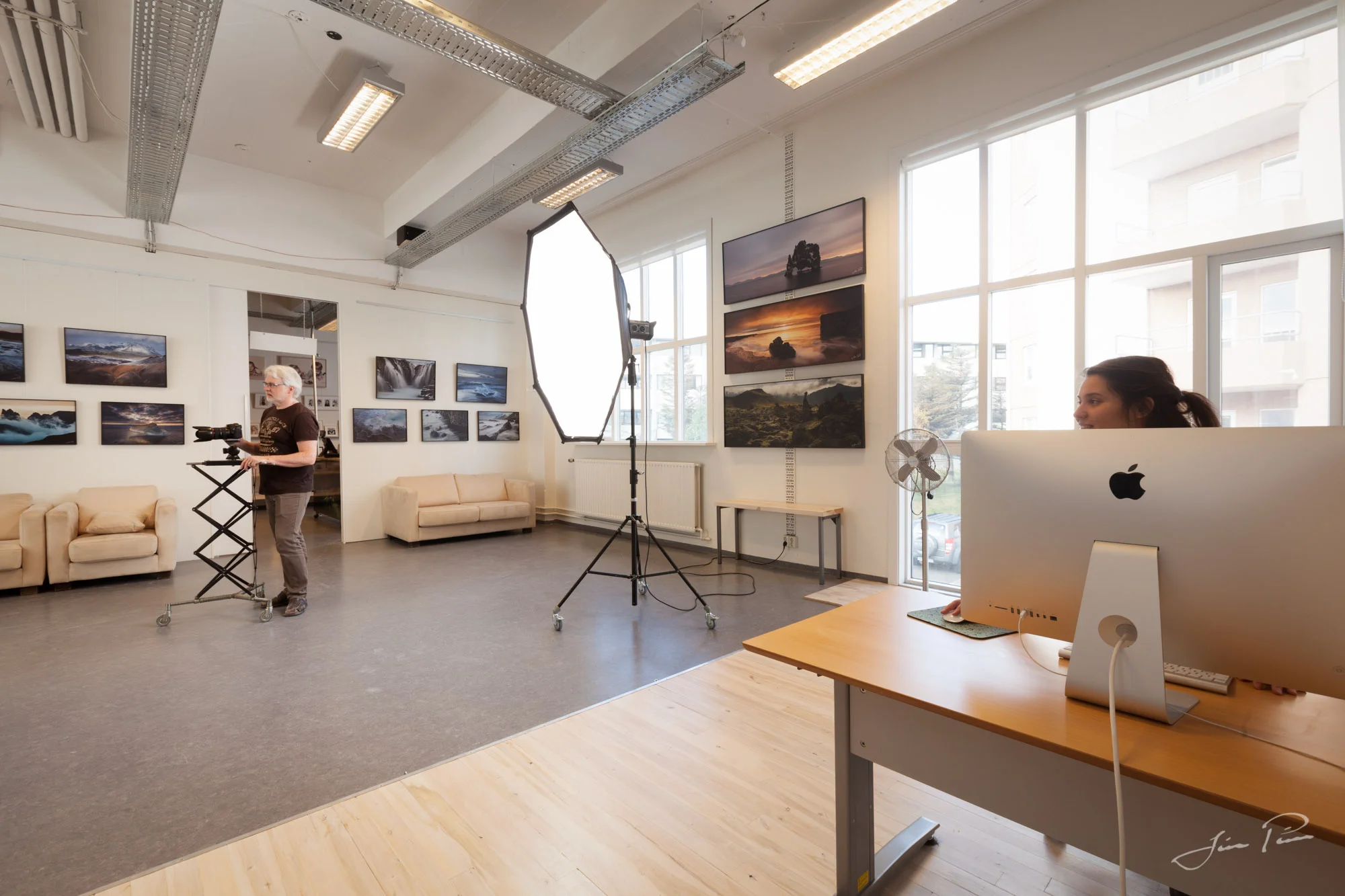  Jón Páll ljósmyndari og Zsuzsa, aðstoðarljósmyndari frá Ungverjalandi. 