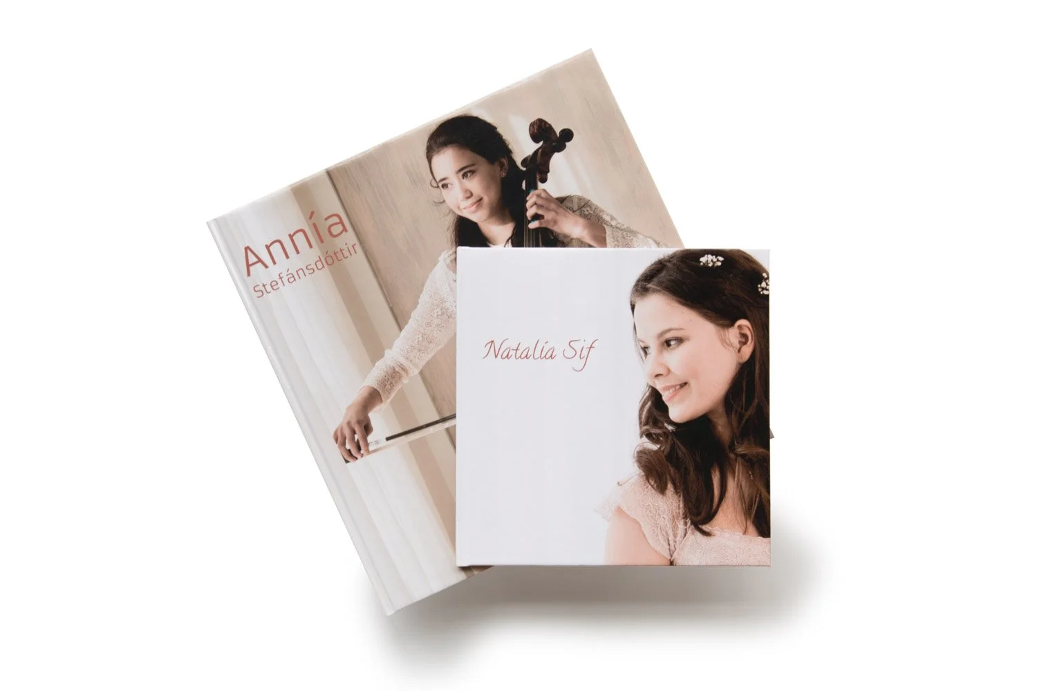 Litprentuð kápa með mynd og nafni