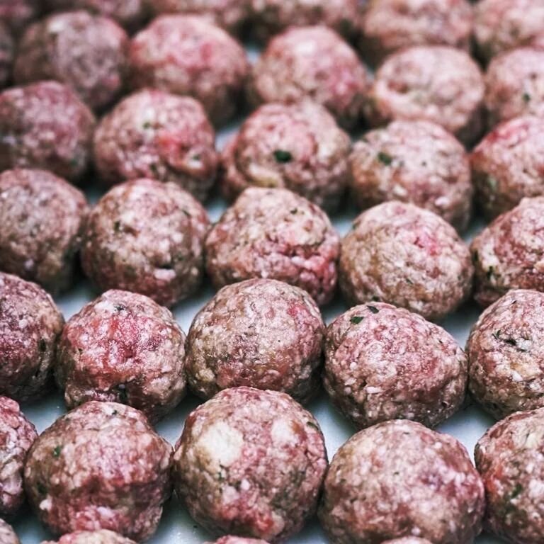 Cloudy with a Chance of Meatballs 😍 #posilliporestaurant #polpette #homemadefood #italianfood #italianfoodlover #italianfoodporn #cucinanapoletana #meatballs #gooditalianfood #italianfood #cucinaitaliana #ristoranteitaliano #polpettine